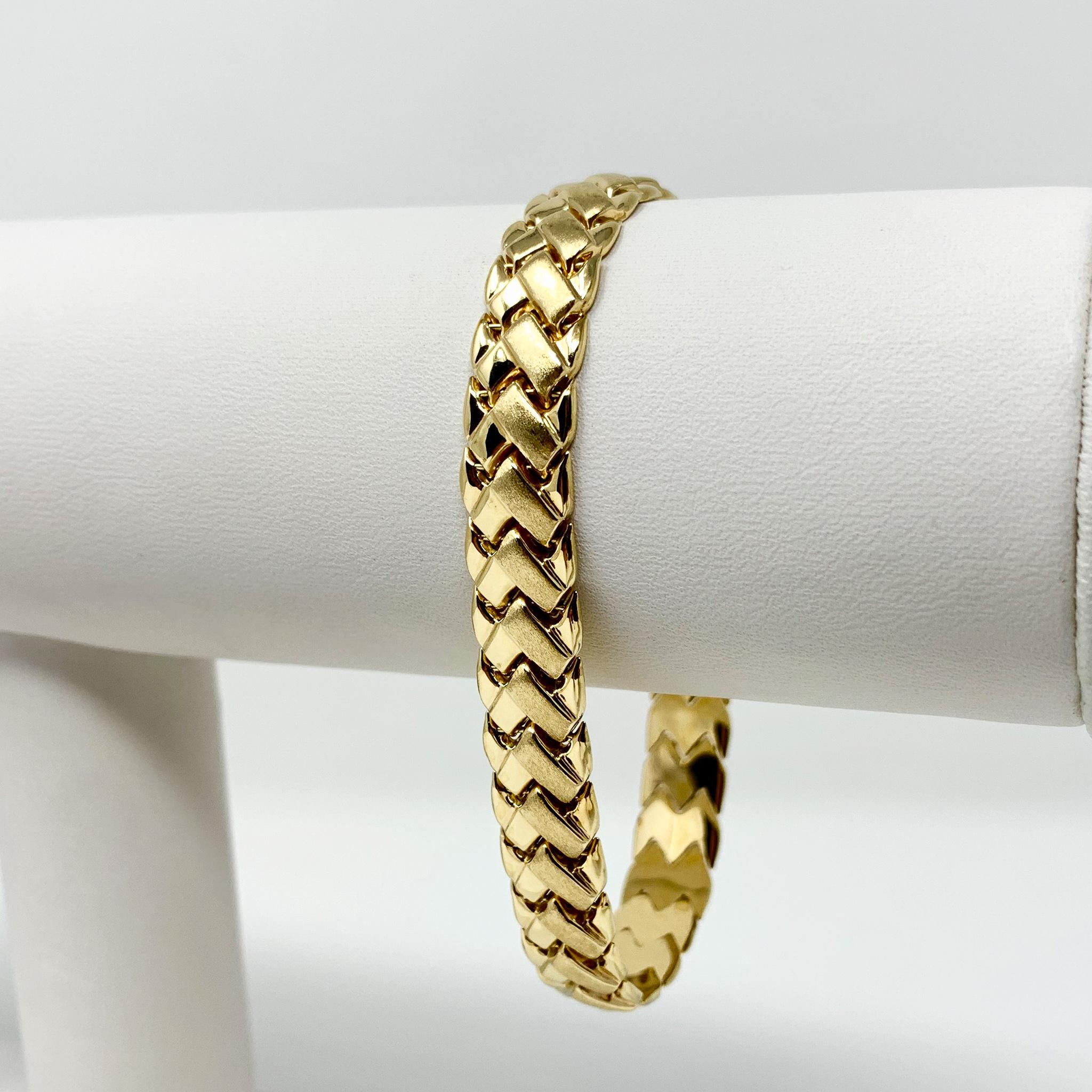 14k Fine Yellow Gold 10.2g Fancy Link 8.5mm Link Bracelet 7 Inches

Condition:  Excellent (Professionally Cleaned and Polished)
Metal:  14k Gold (Marked, and Professionally Tested)
Weight:  10.2g
Length:  7 Inches
Width:  8.5mm
Closure:  Box Tab