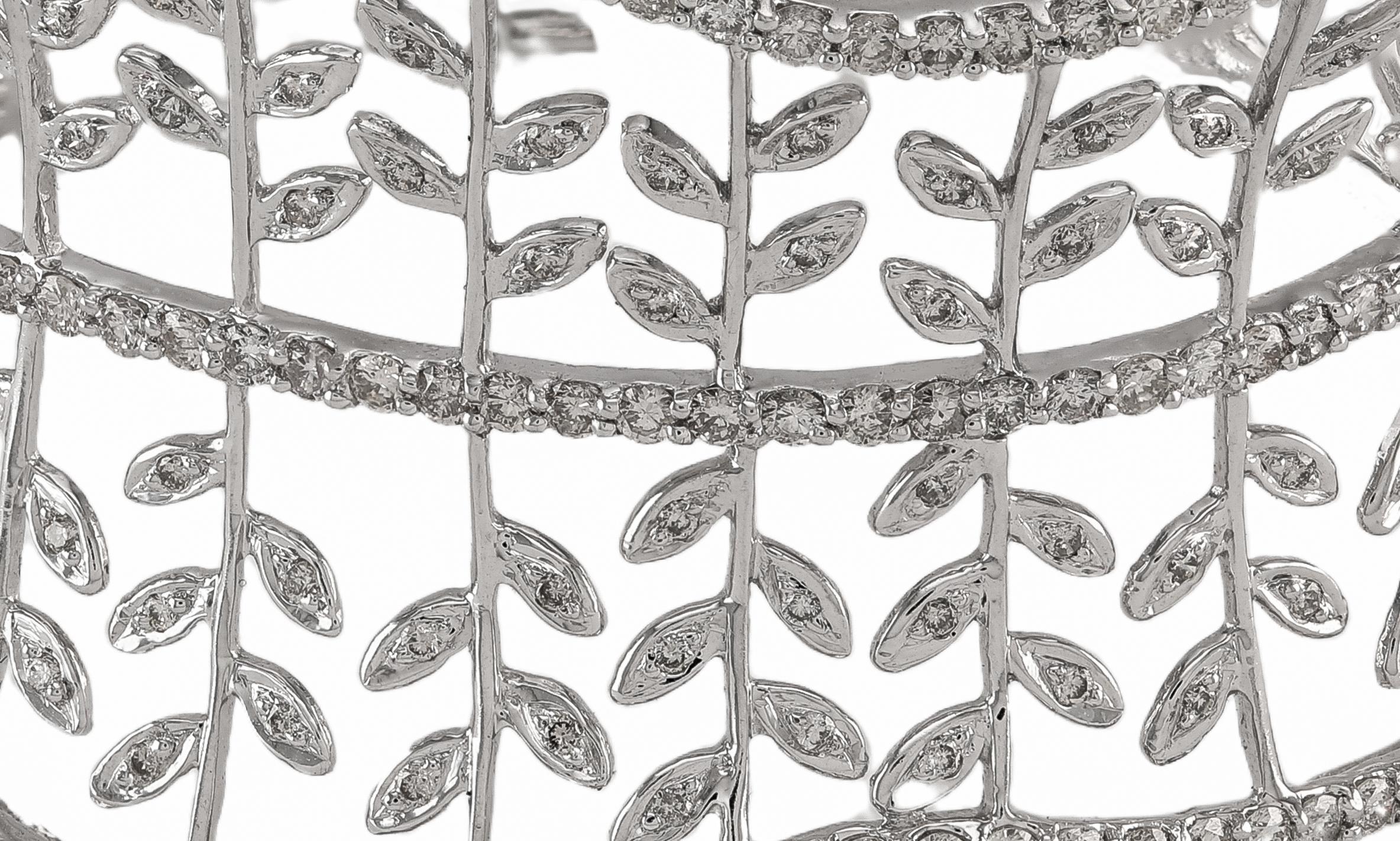 Donna Bracciale largo con fiori e foglie in 14 carati in vendita