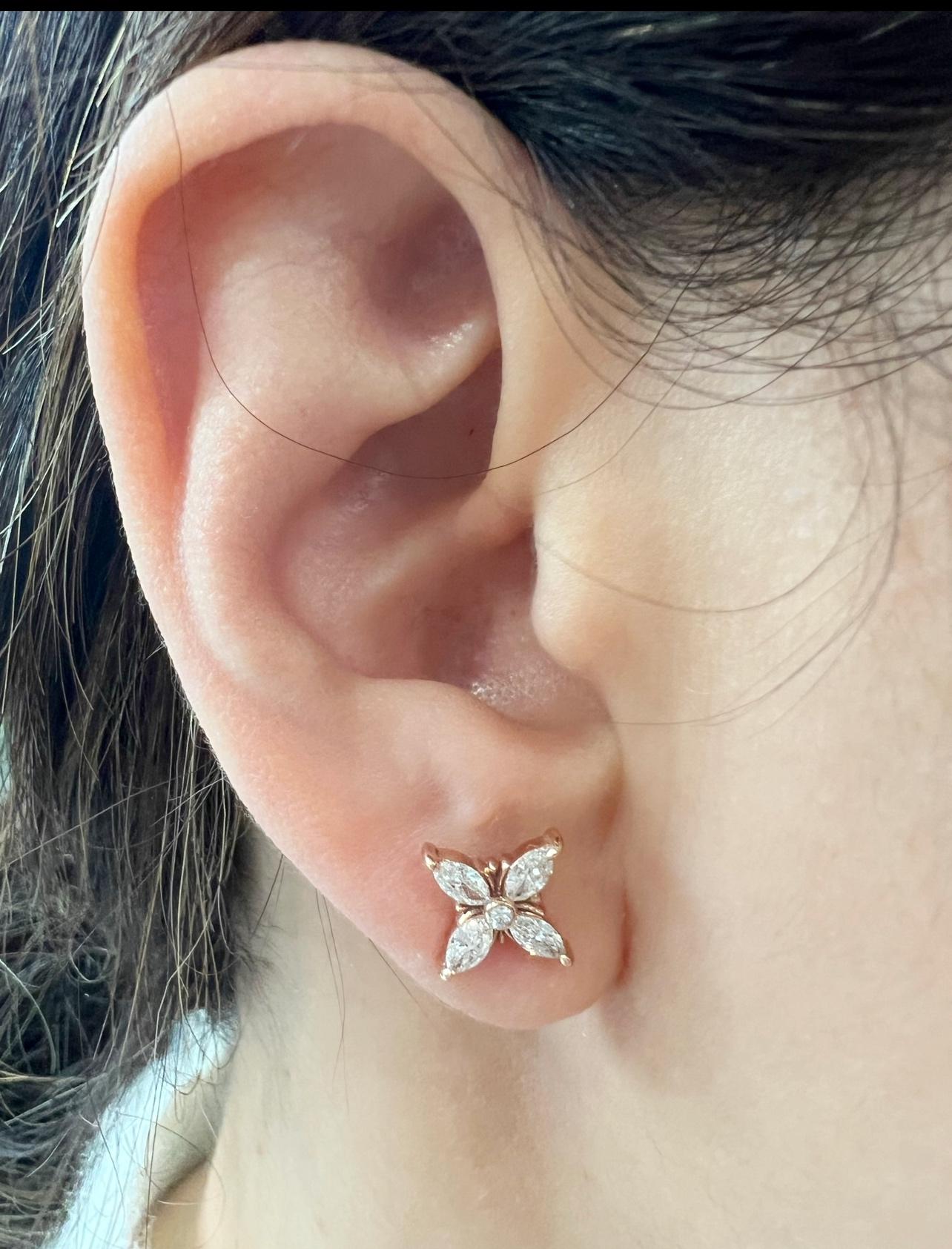 Crafted in 14K gold, this stunning minimalist floral stud earring features marquise-cut diamonds as its pedals and is centered with a round shimmering diamond. These earrings are the staple piece for your daily look and the perfect gift for any