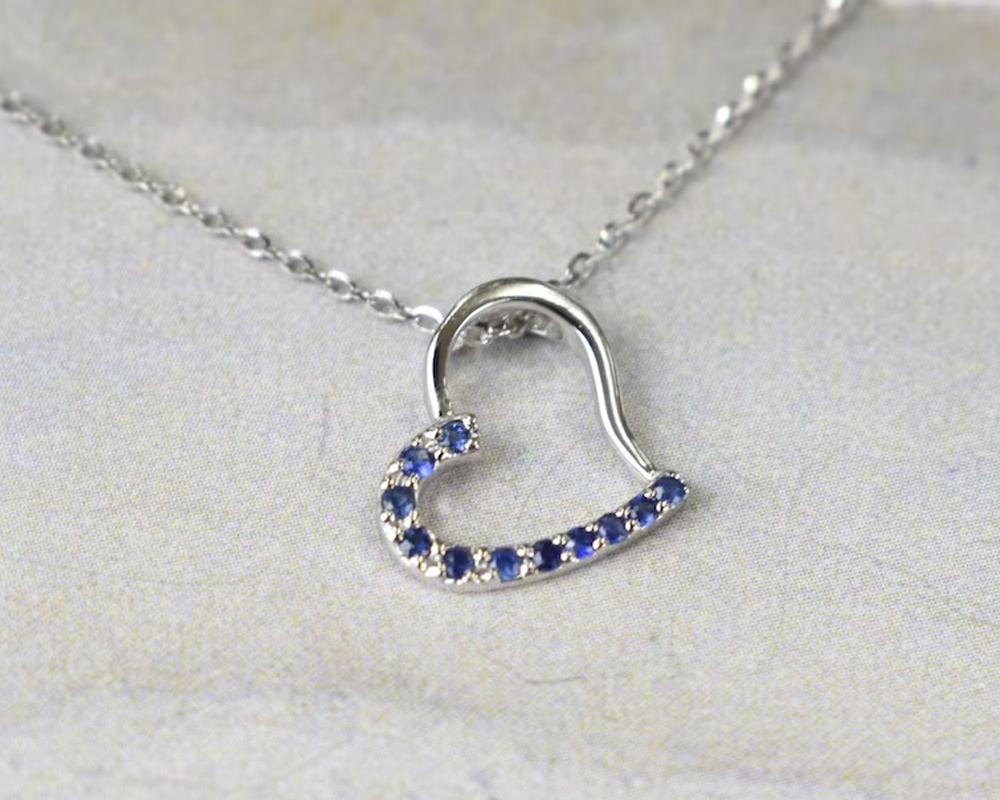 Round Cut 14k Gold Genuine Blue Sapphire Heart Charm Necklace For Sale