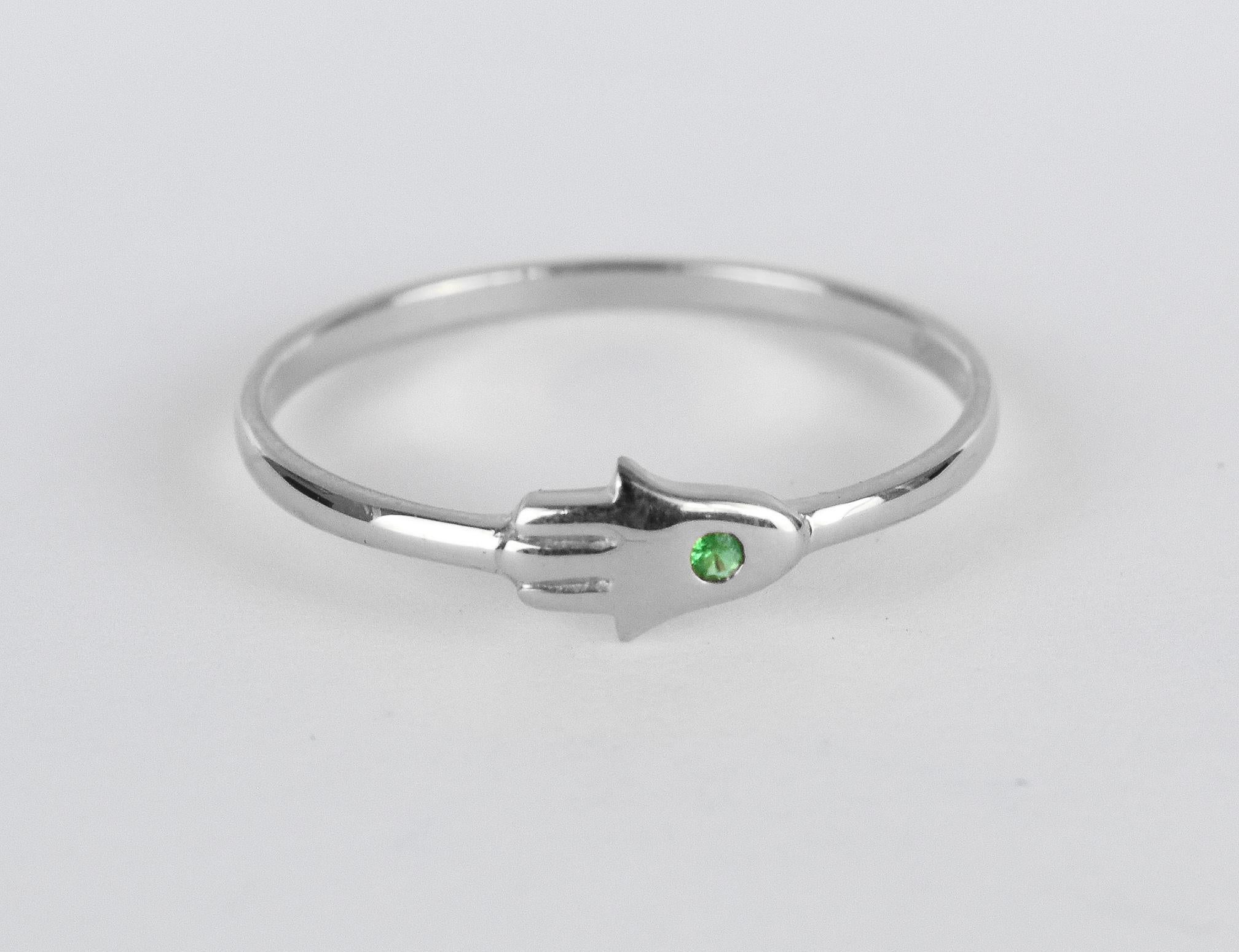 For Sale:  14k Gold 0.02 Carat Emerald Hamsa Hand Ring  5