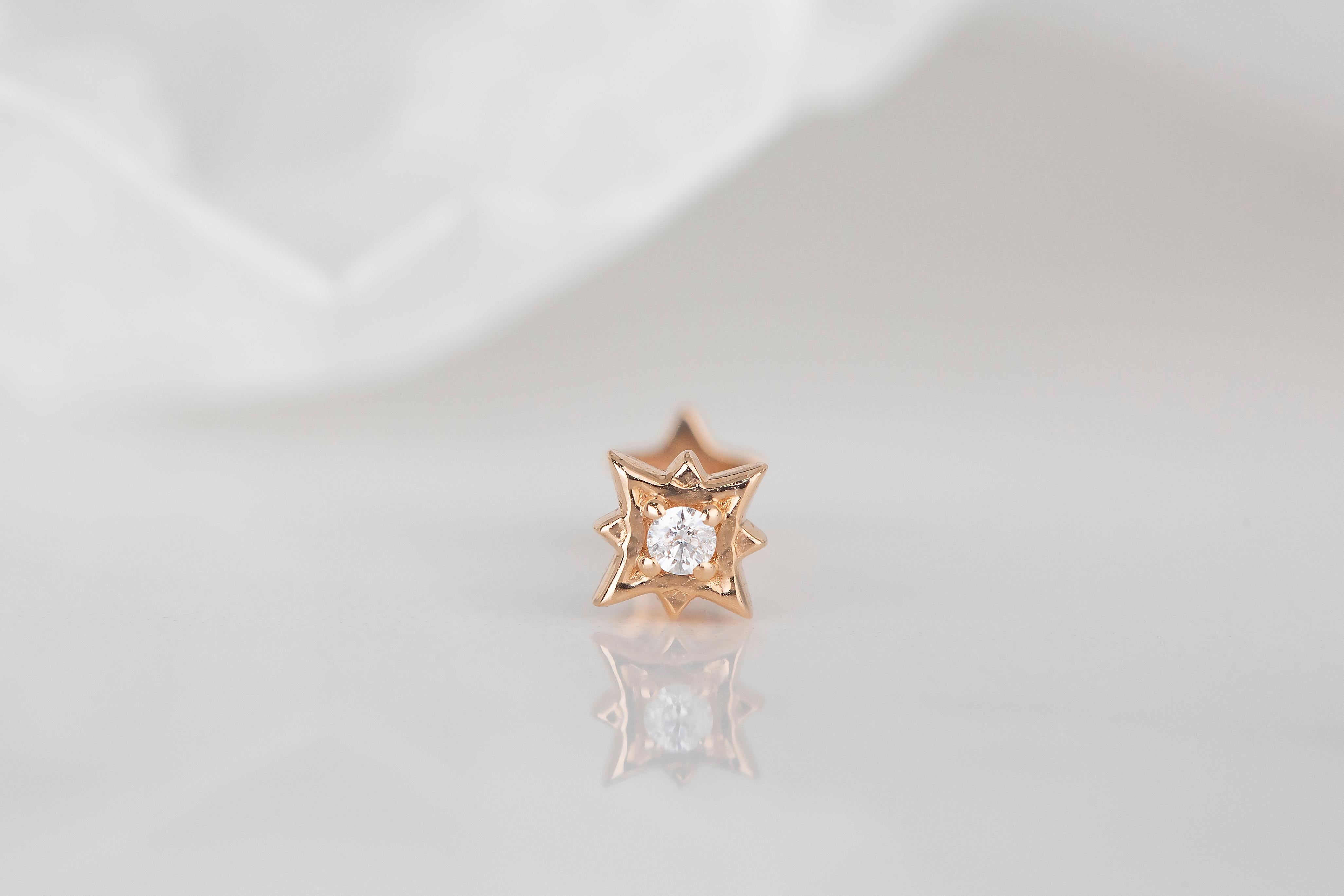 Boucles d'oreilles en or 14 carats avec diamants en forme d'étoile nord percée de 0,03 carat, en or et diamants Neuf - En vente à ISTANBUL, TR