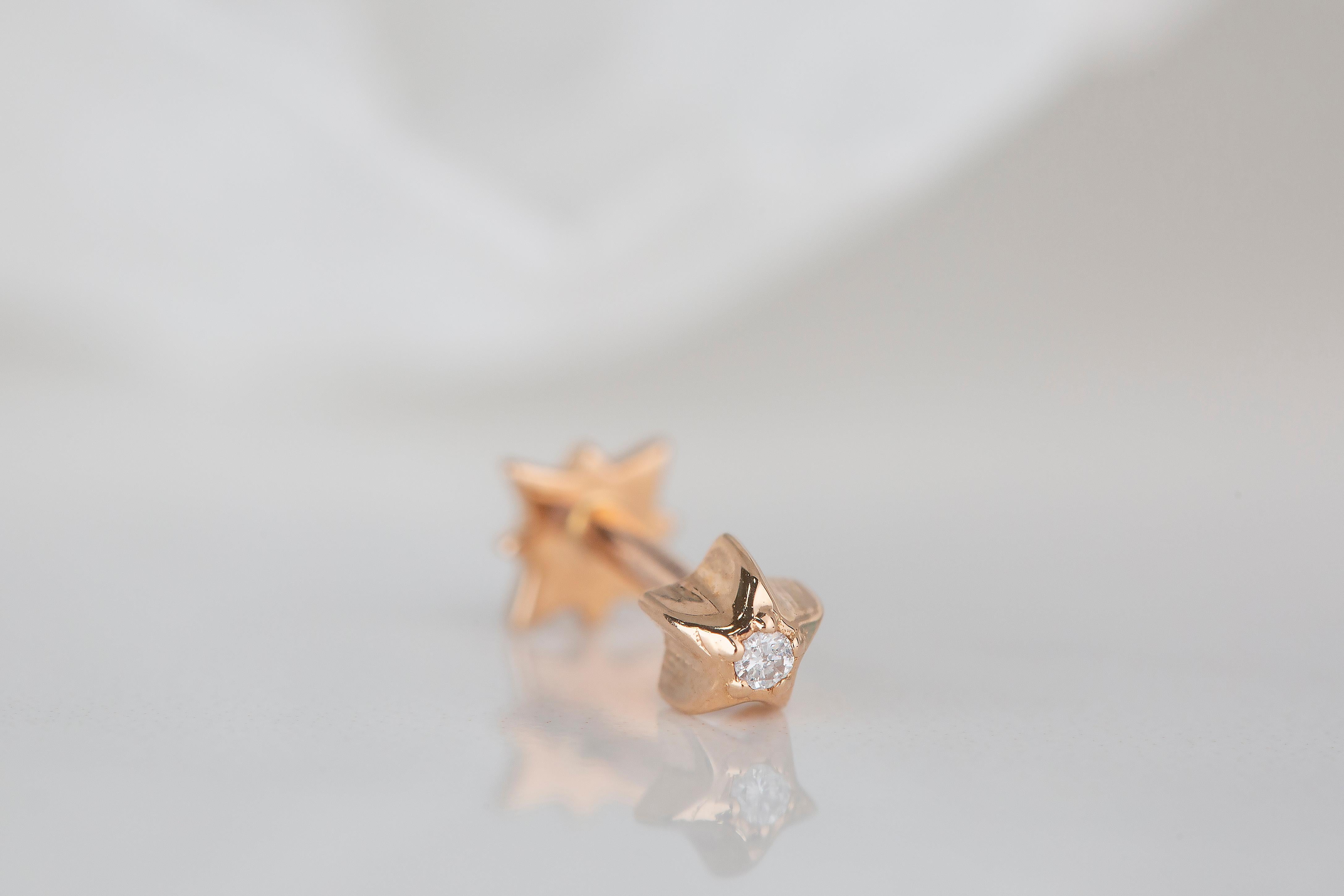 Boucles d'oreilles en or 14 carats avec diamants en forme d'étoile nord percée de 0,03 carat, en or et diamants en vente 3