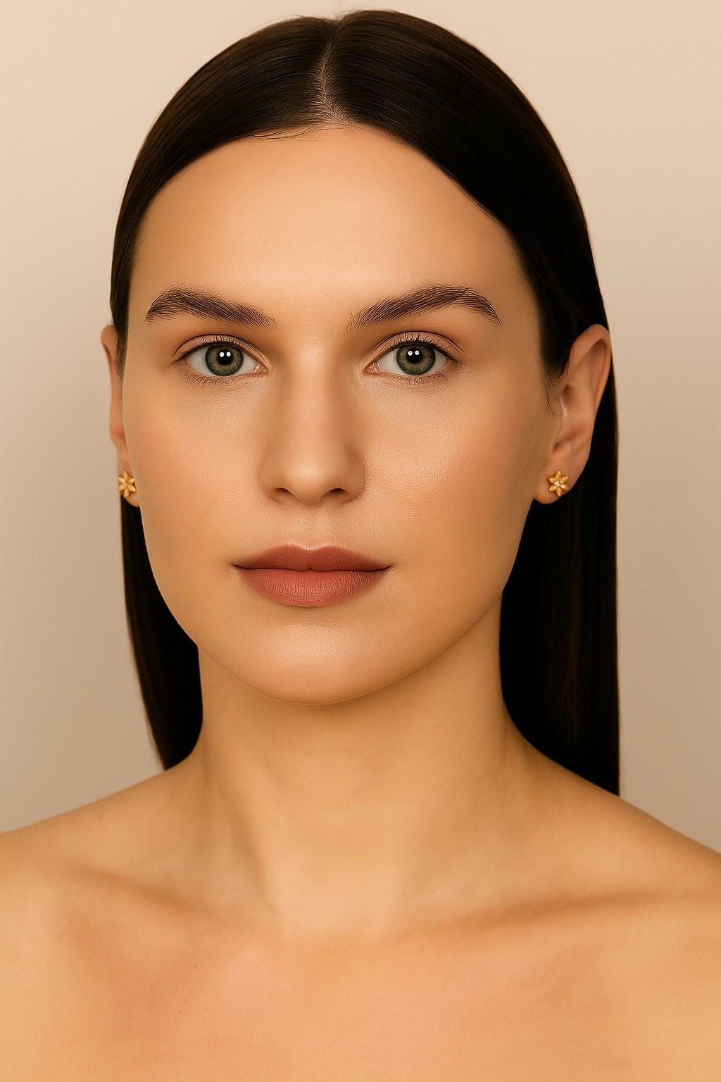 14K Gold 0.05 ct. tw. Daisy Stud Earrings In condizioni Nuovo in vendita a Great Neck, NY