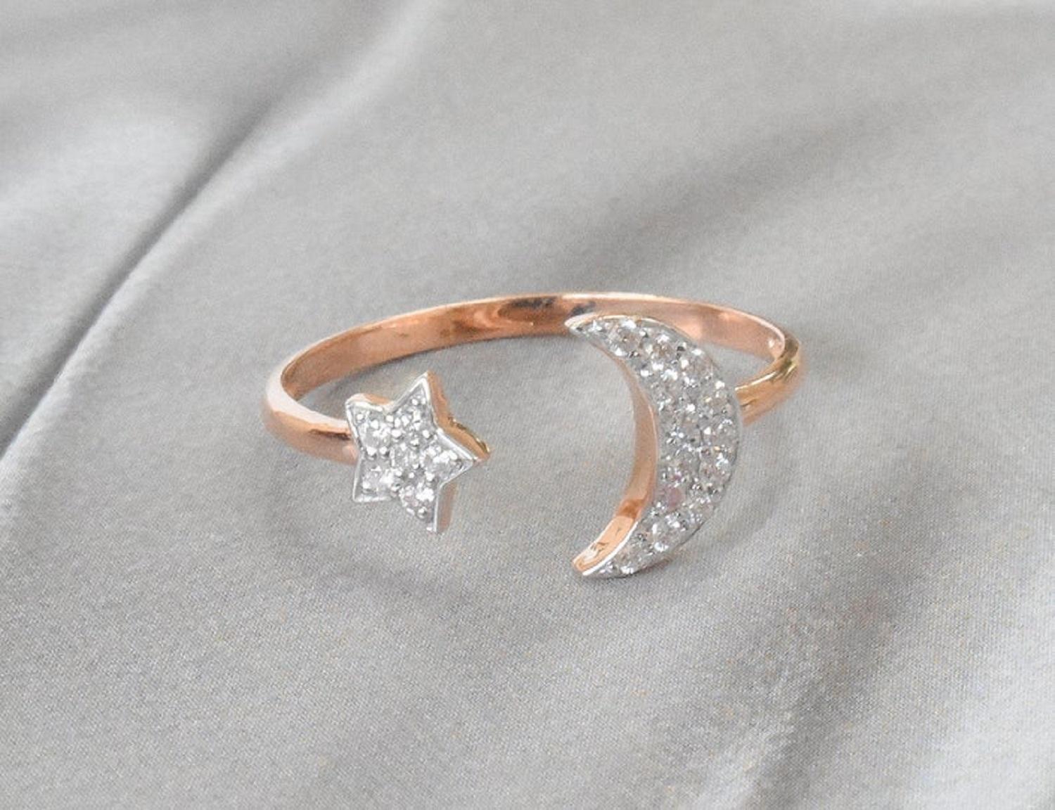 For Sale:  14k Gold 0.06 Carat diamond Moon and Star Ring  4