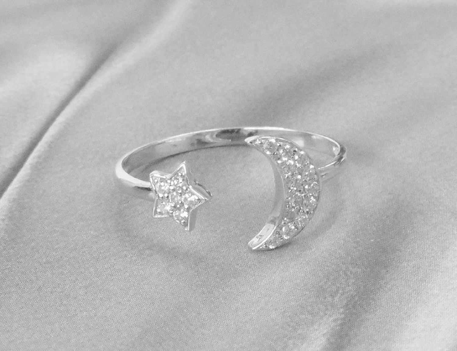For Sale:  14k Gold 0.06 Carat diamond Moon and Star Ring 6