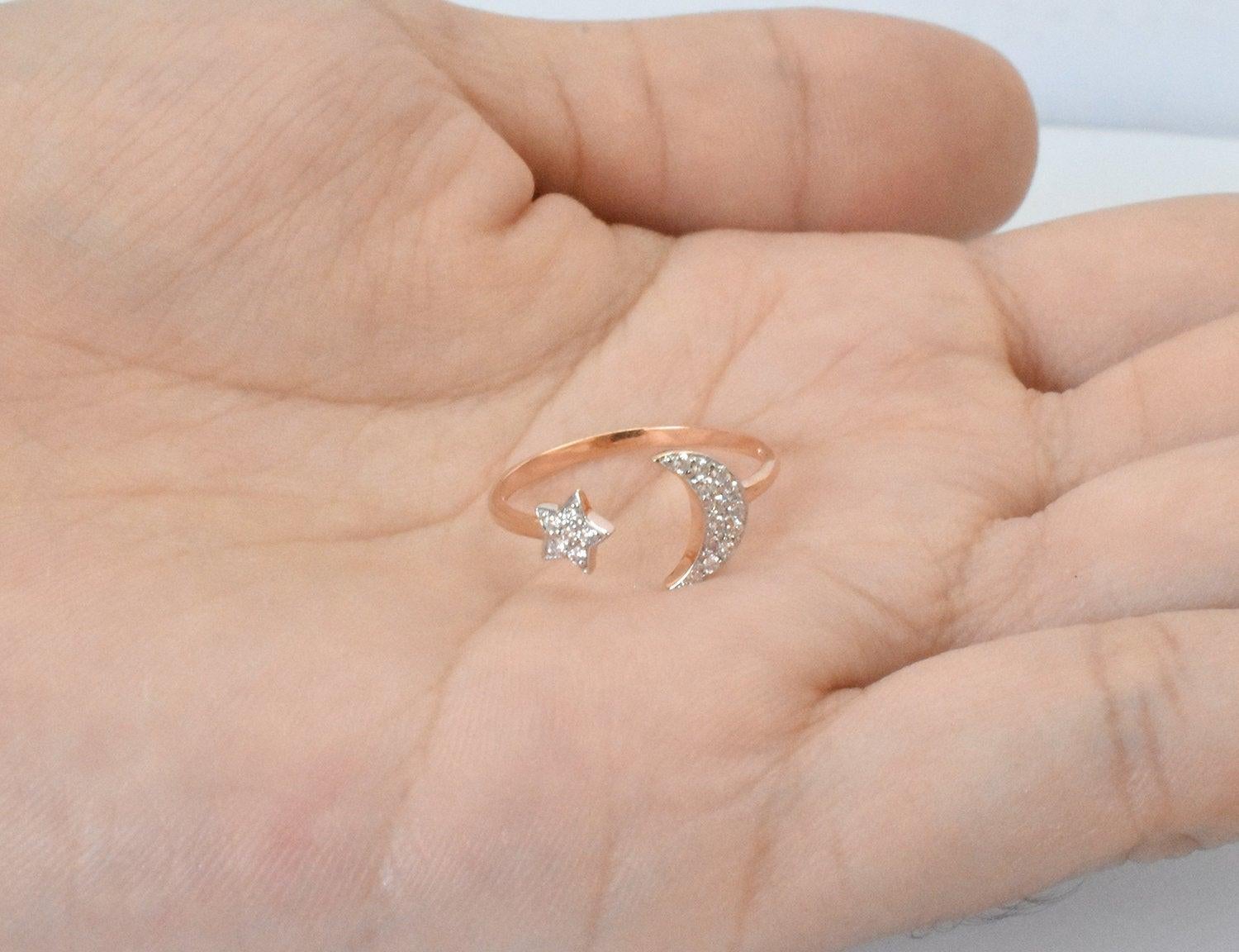 For Sale:  14k Gold 0.06 Carat diamond Moon and Star Ring 9