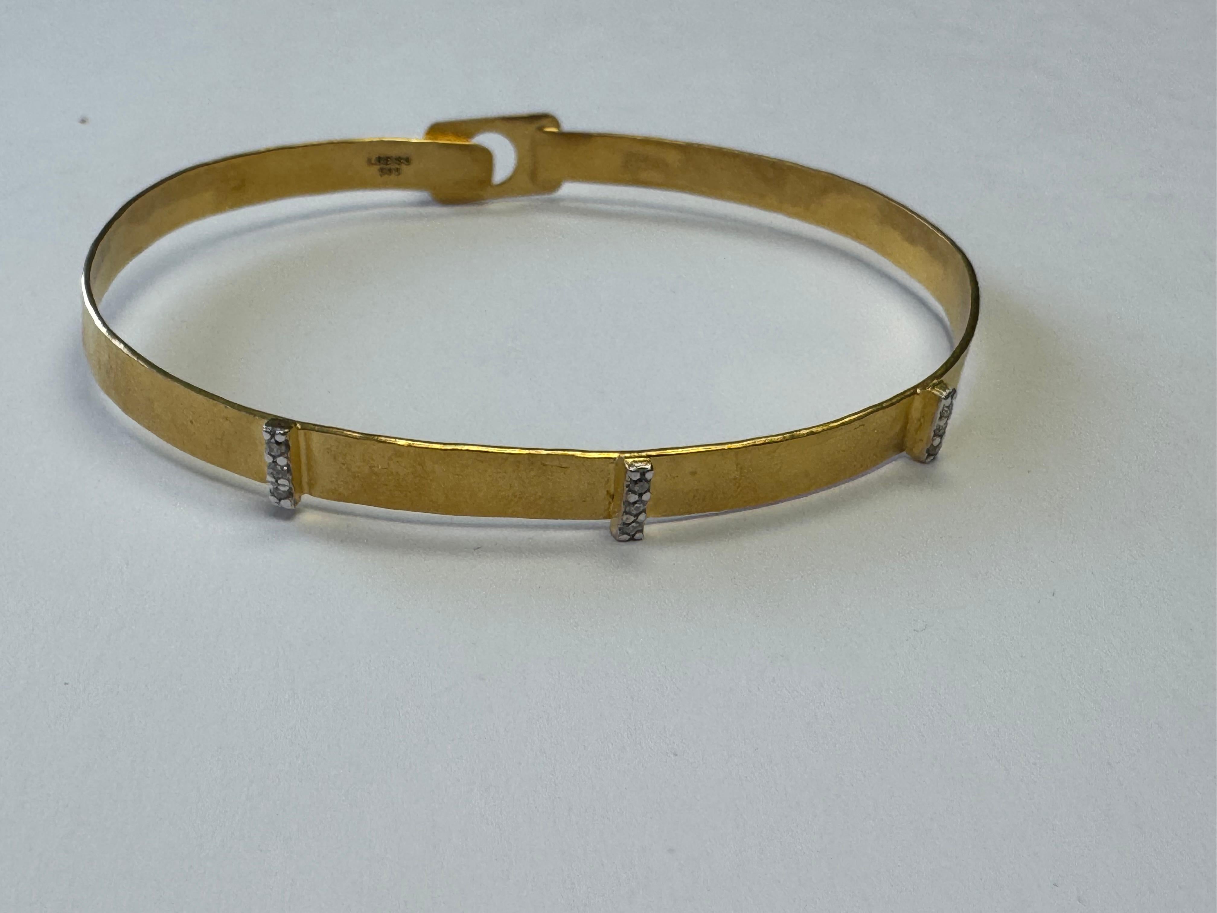 Oro de 14K 0,07 ct. tw. Pulsera martillada de 4 mm en Nuevo estado para la venta en Great Neck, NY
