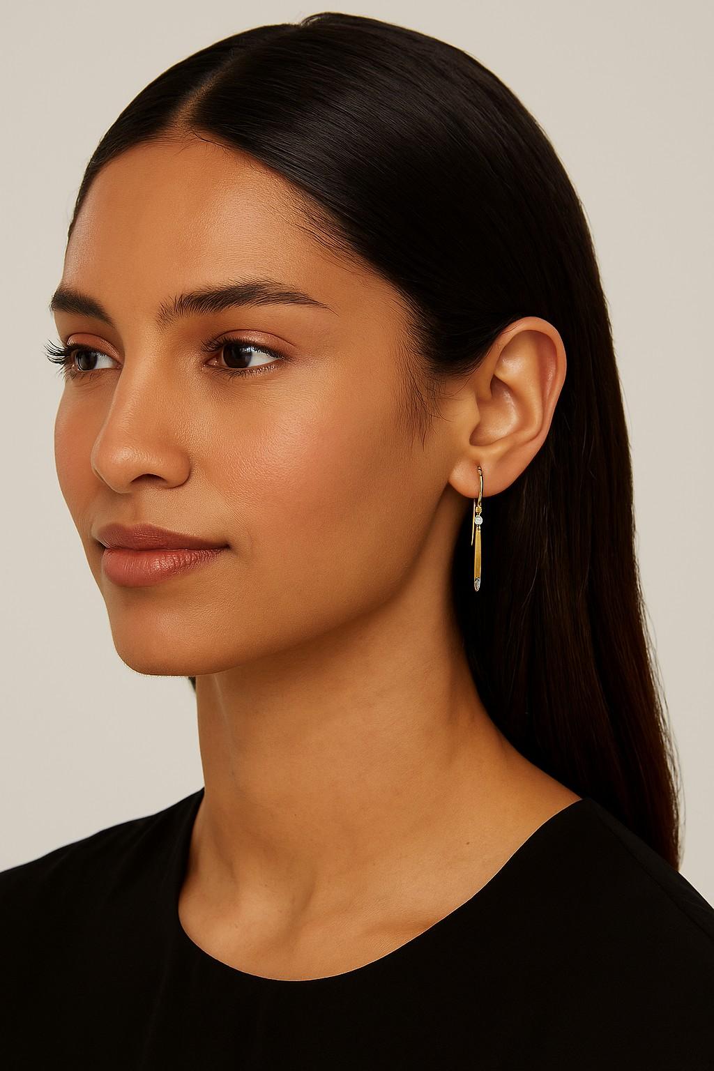 Taglio rotondo Oro 14K 0,08 ct. tw. Orecchini a bastoncino pendenti in vendita