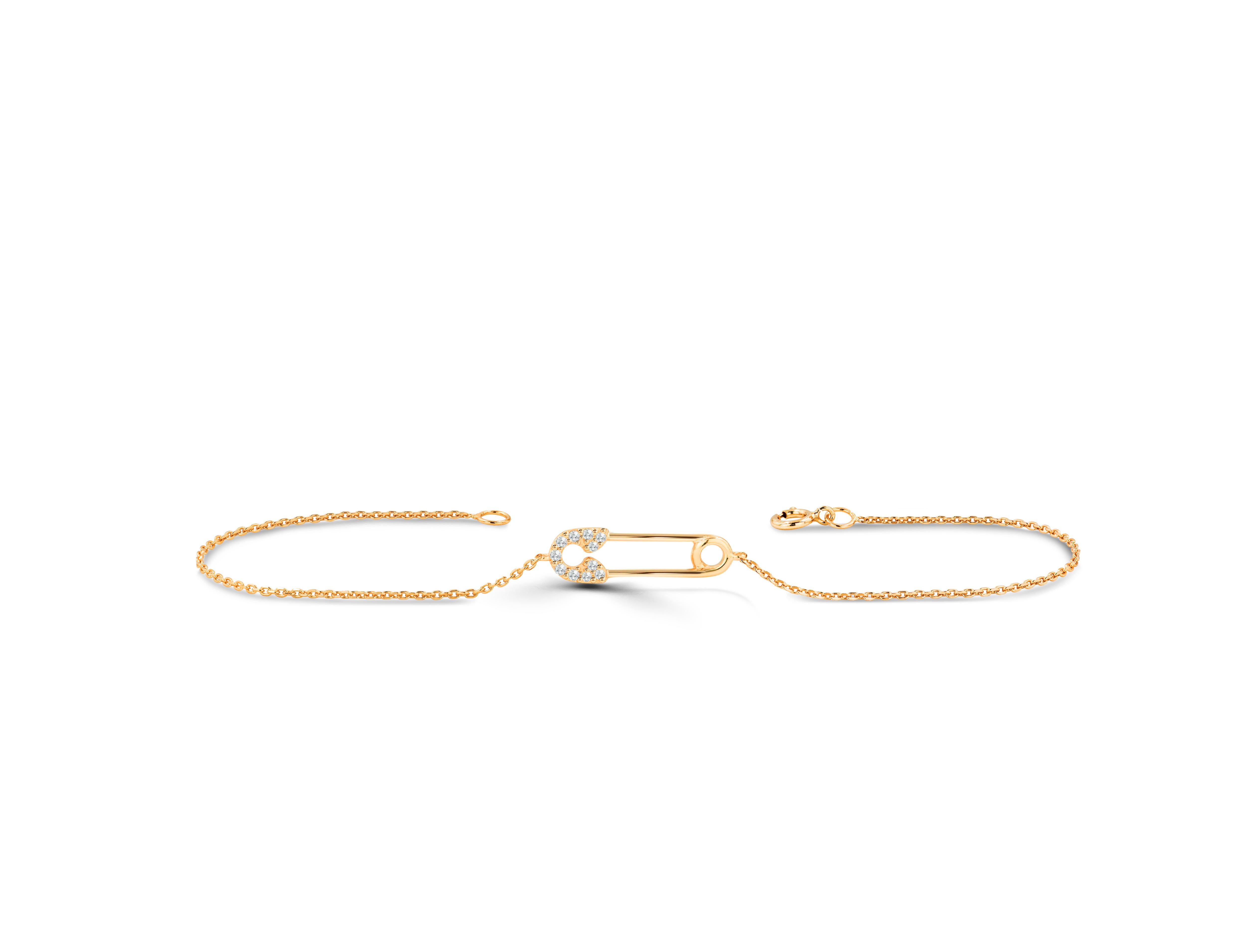 Beautiful and elegant, this safety pin bracelet is made with pure gold and consists of genuine and natural diamonds. This minimalist bracelet gives a sophisticated yet classy look to your hand, the bracelet can be personalized in any gold color you