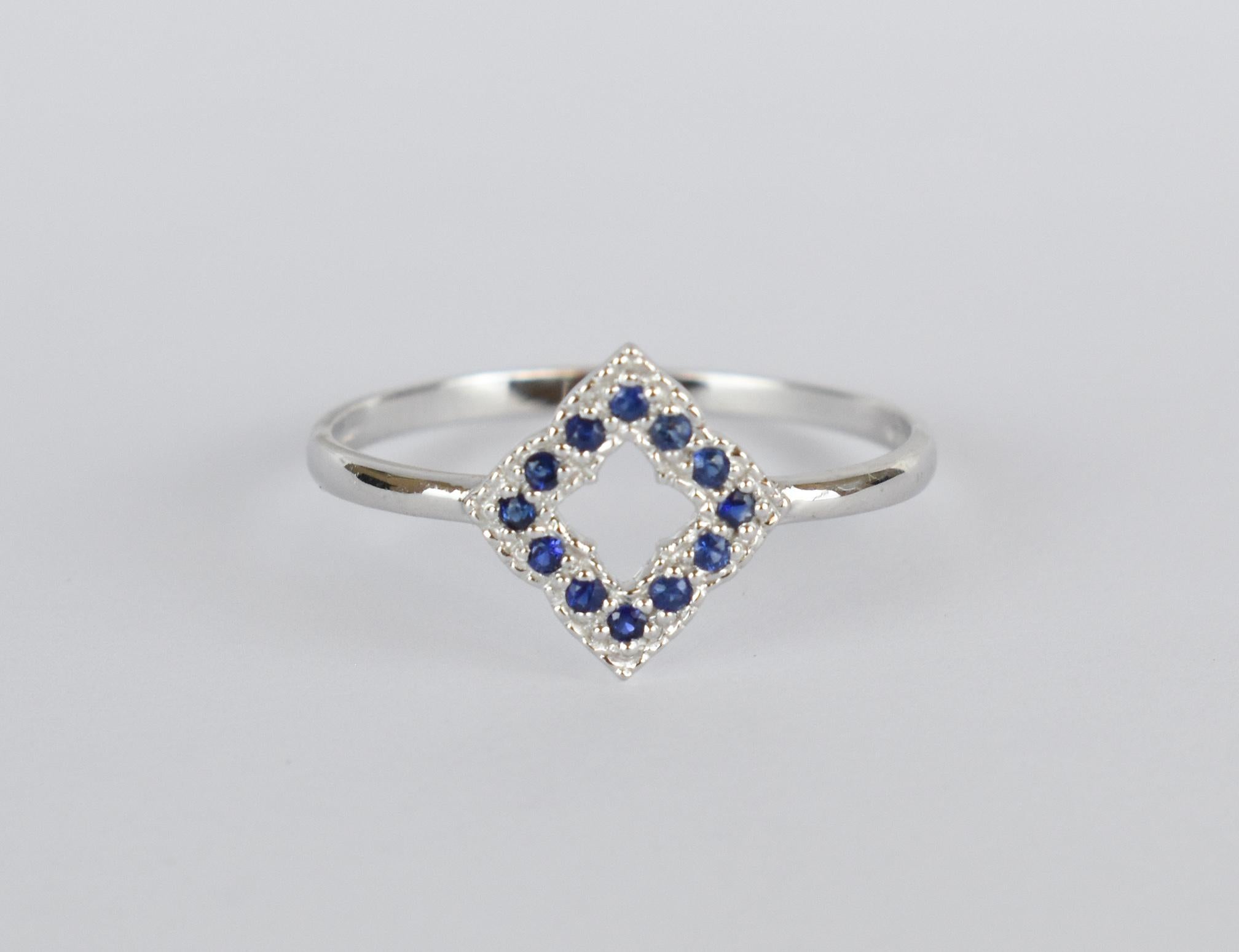 For Sale:  14k Gold 0.10 Carat sapphire clover ring 2