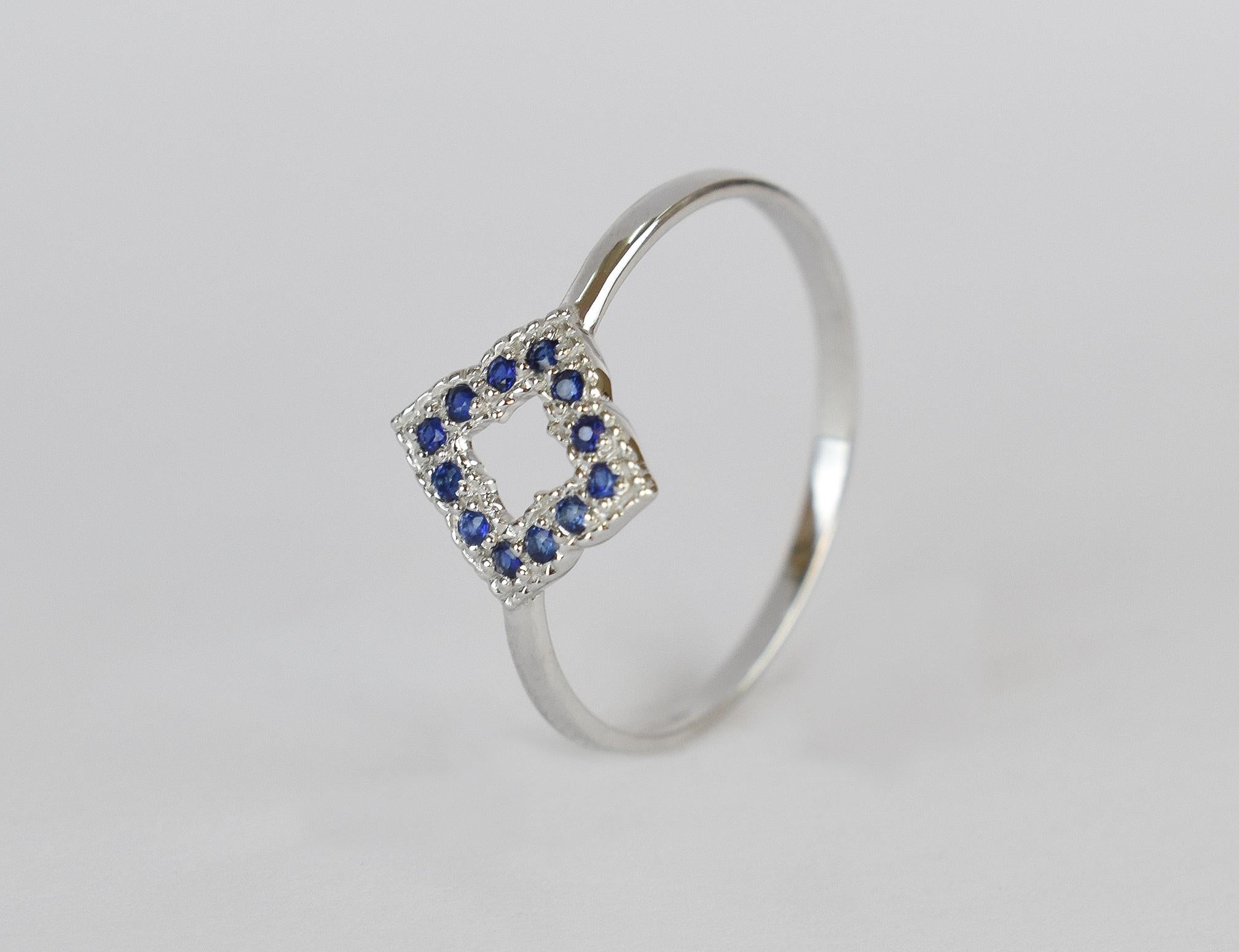 For Sale:  14k Gold 0.10 Carat sapphire clover ring 4