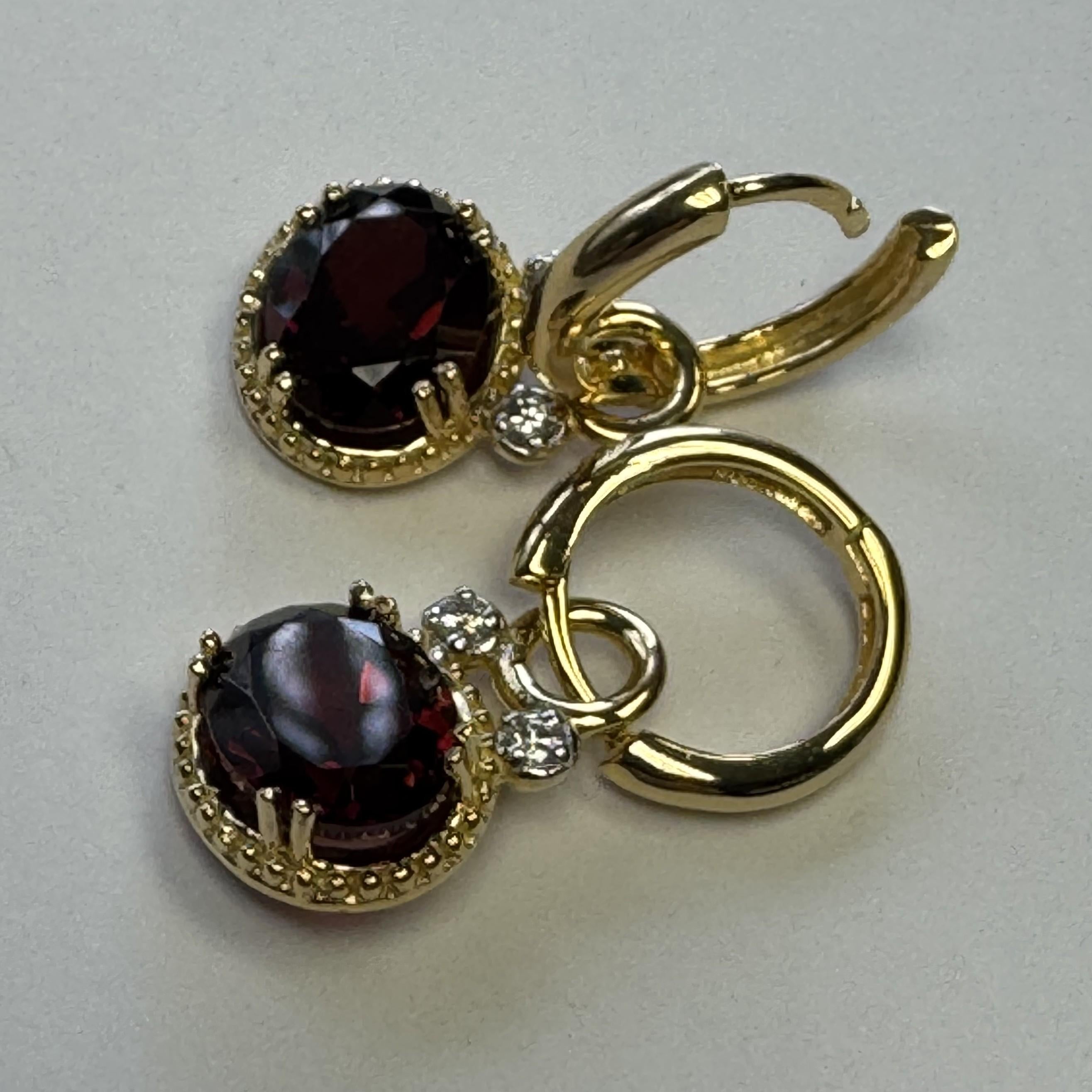 Taglio ovale Orecchini in oro 14K con gemme da 0,10 ct. e granato da 10,8 ct. in vendita