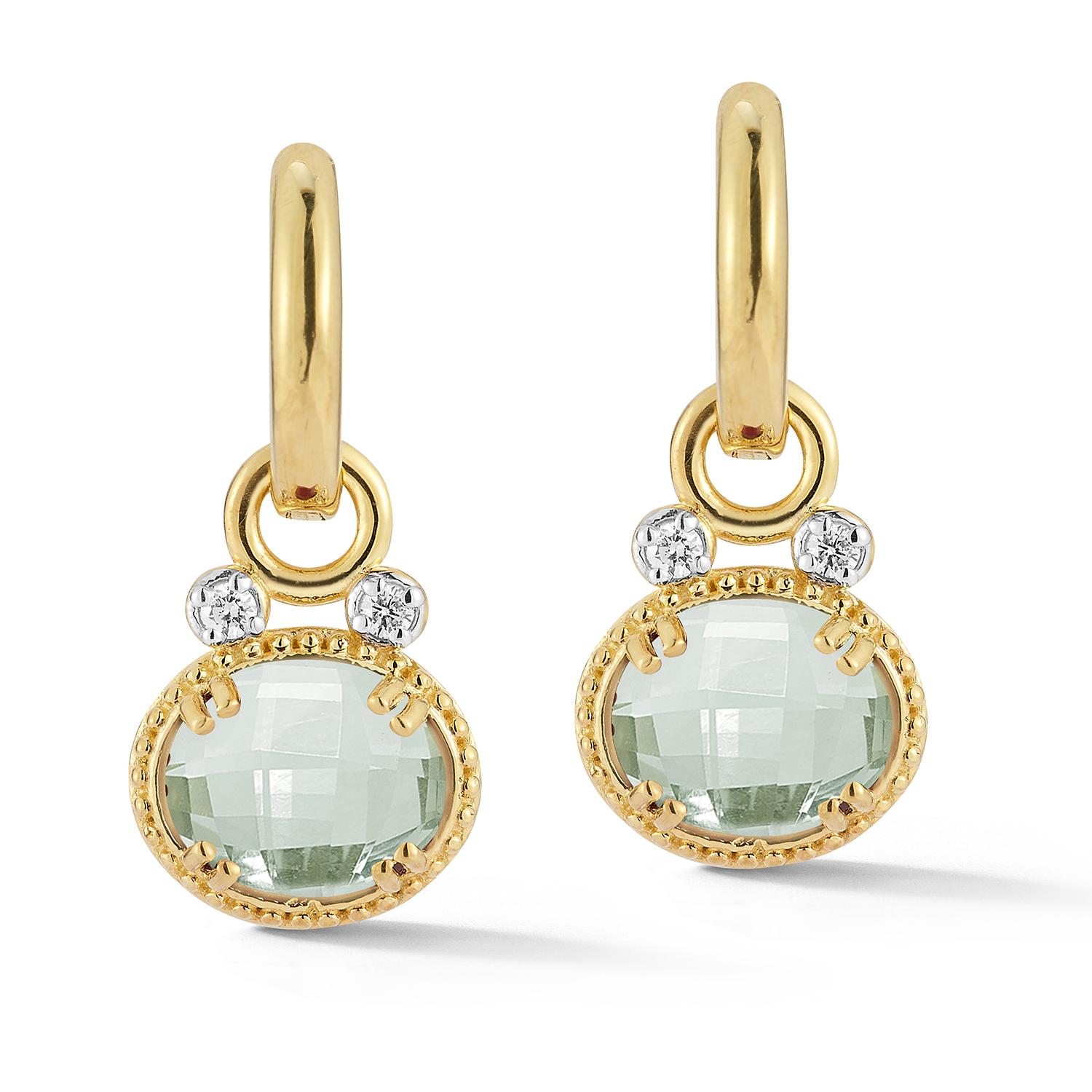 Pendientes de aro de oro amarillo de 14 quilates con acabado pulido, engastados con una amatista verde semipreciosa de 4,9 quilates, talla damero, 8x10 mm y forma ovalada, y decorados con diamantes de 0,10 quilates. Cierre trasero de bisagra.
