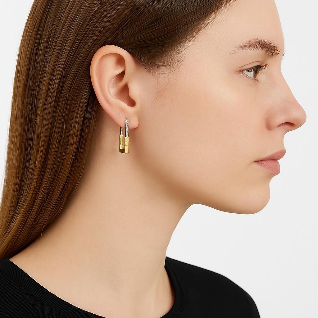 14K Gold 0.10 ct. tw. Lock Hoop Earrings In condizioni Nuovo in vendita a Great Neck, NY