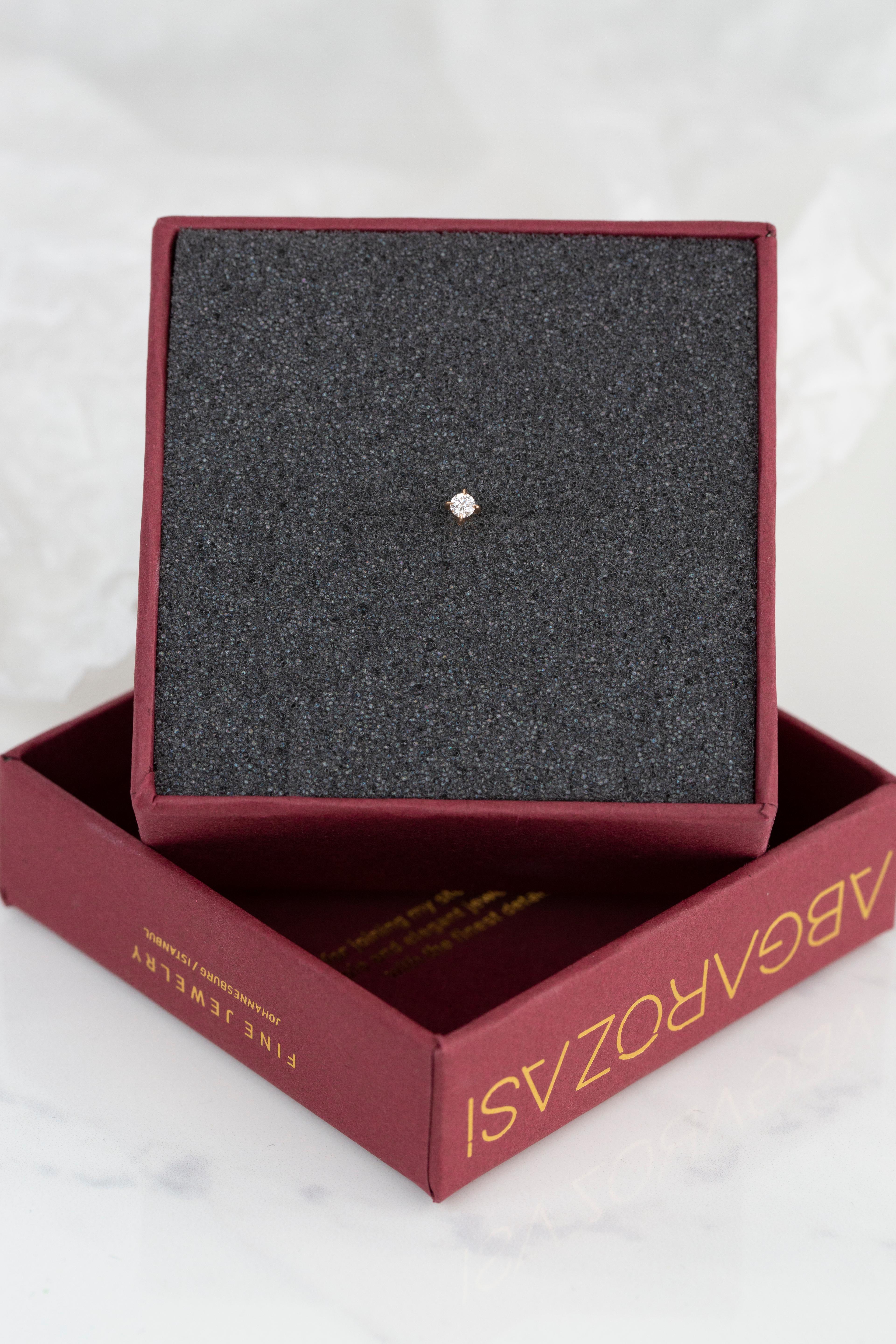 Modern 14K Gold 0.11 Ct Diamond Piercing, Gold 0.11 Ct Diamond Earring For Sale