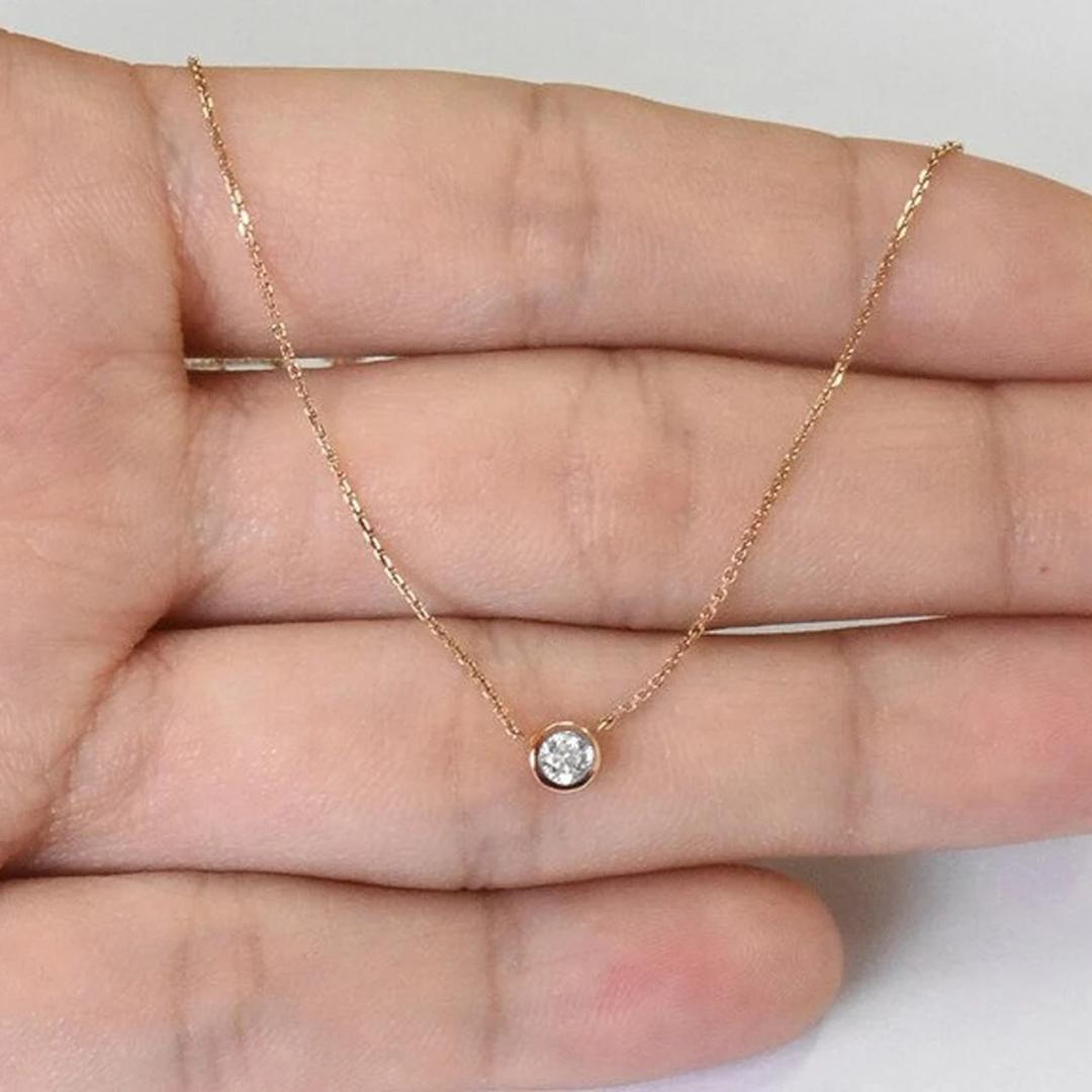 Collier à pendentif solitaire en or 14 carats avec diamants ronds taille brillant de 3 mm Unisexe en vente