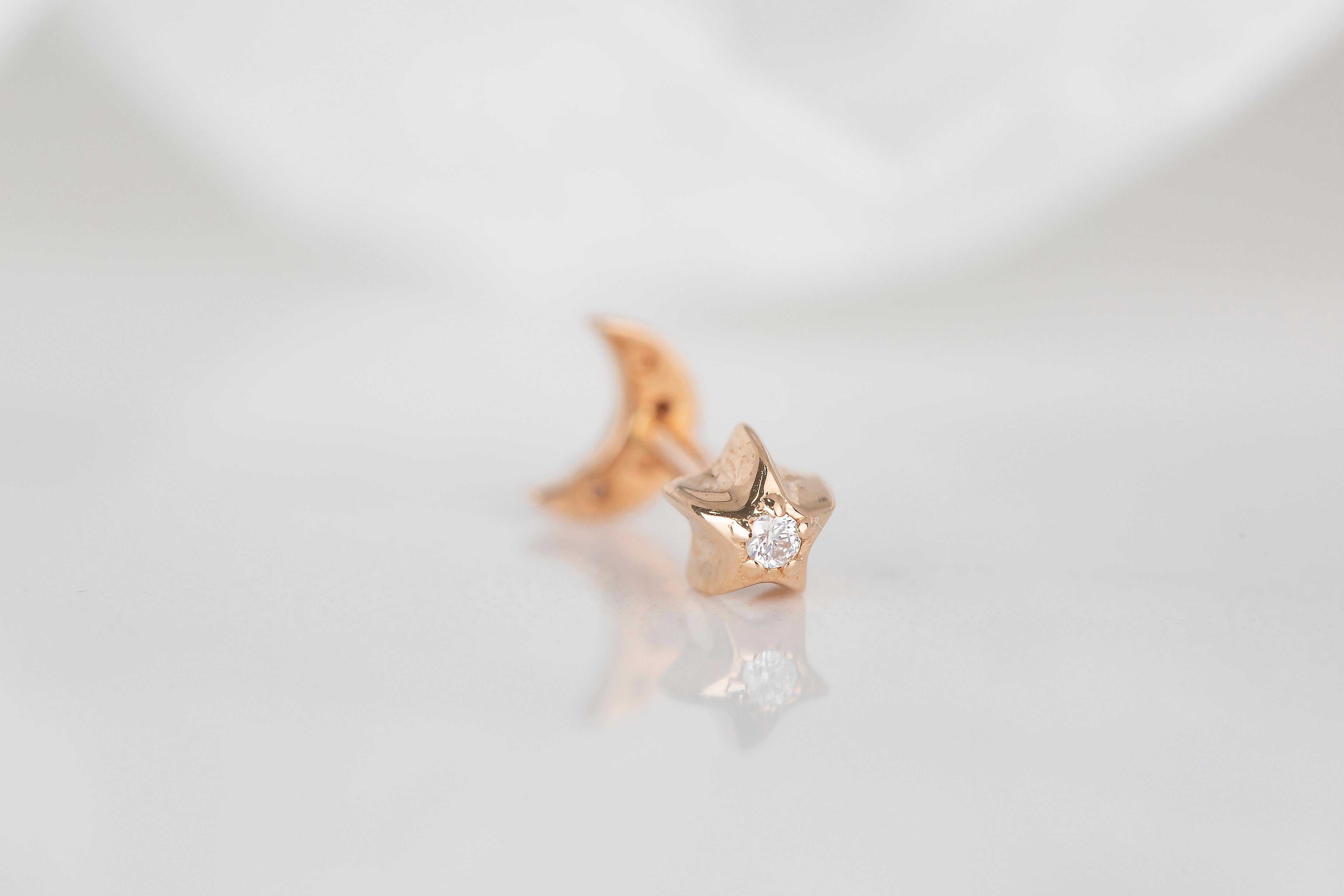14K Gold 0.13 Ct Diamond Crescent Piercing, Gold Half Moon Diamond Earring For Sale 1