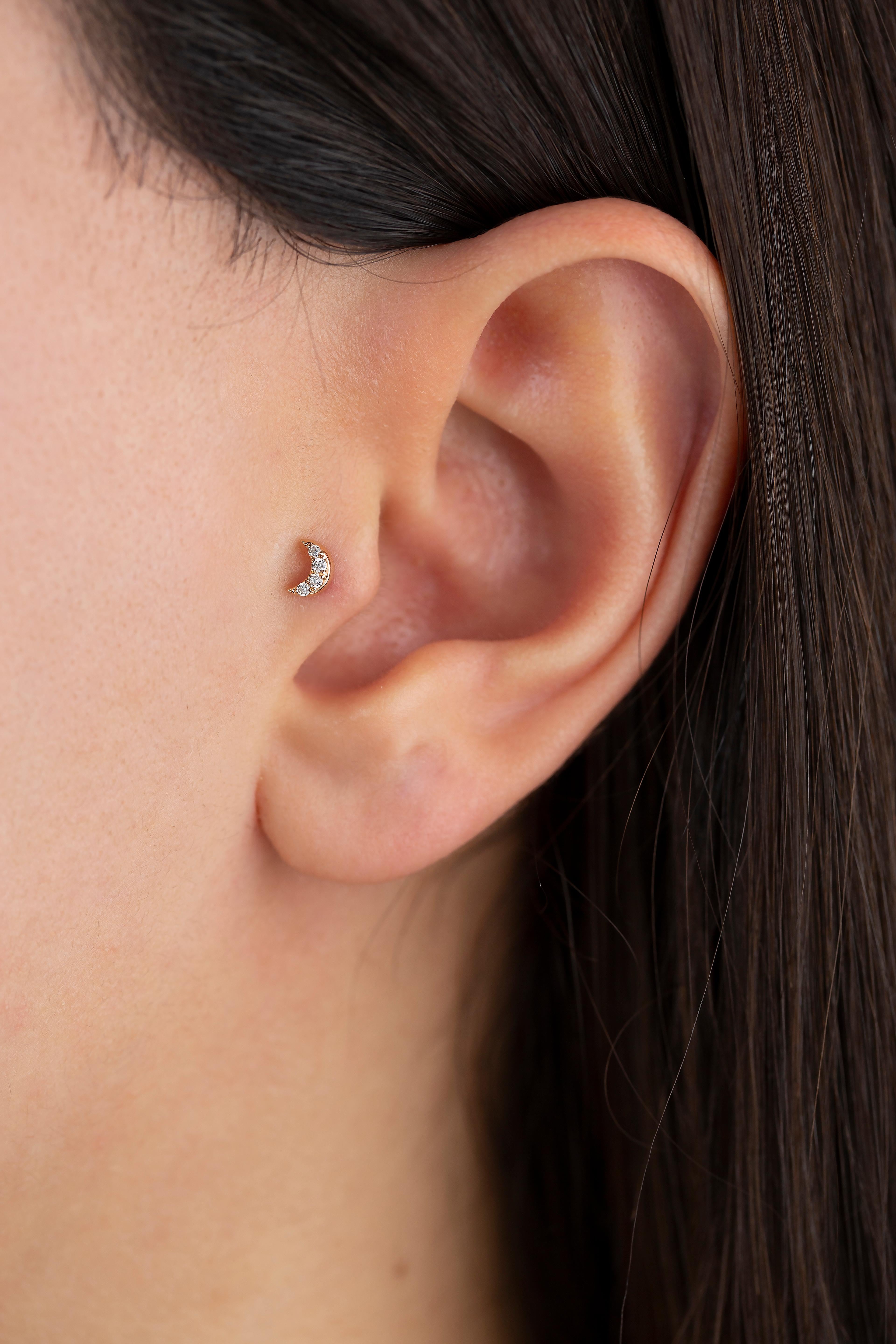 14K Gold 0.13 Ct Diamond Crescent Piercing, Gold Half Moon Diamond Earring

You can use the piercing as an earring too! Also this piercing is suitable for tragus, nose, helix, lobe, flat, medusa, monreo, labret and stud.

This piercing was made with