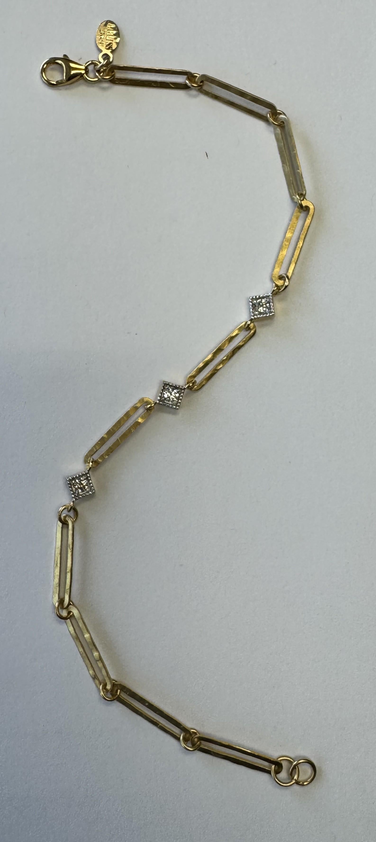 Oro de 14 quilates 0,15 ct. Tw. Pulsera Abierta Eslabón Martillado en Nuevo estado para la venta en Great Neck, NY