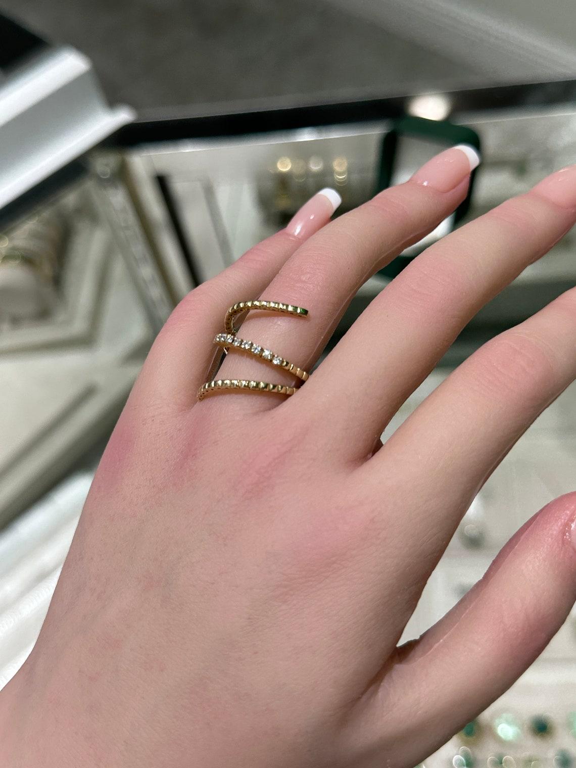 14K Gold 0.20tcw Retractable Diamond Band Ring Brilliant Round Cut Trendy Full In New Condition For Sale In Jupiter, FL