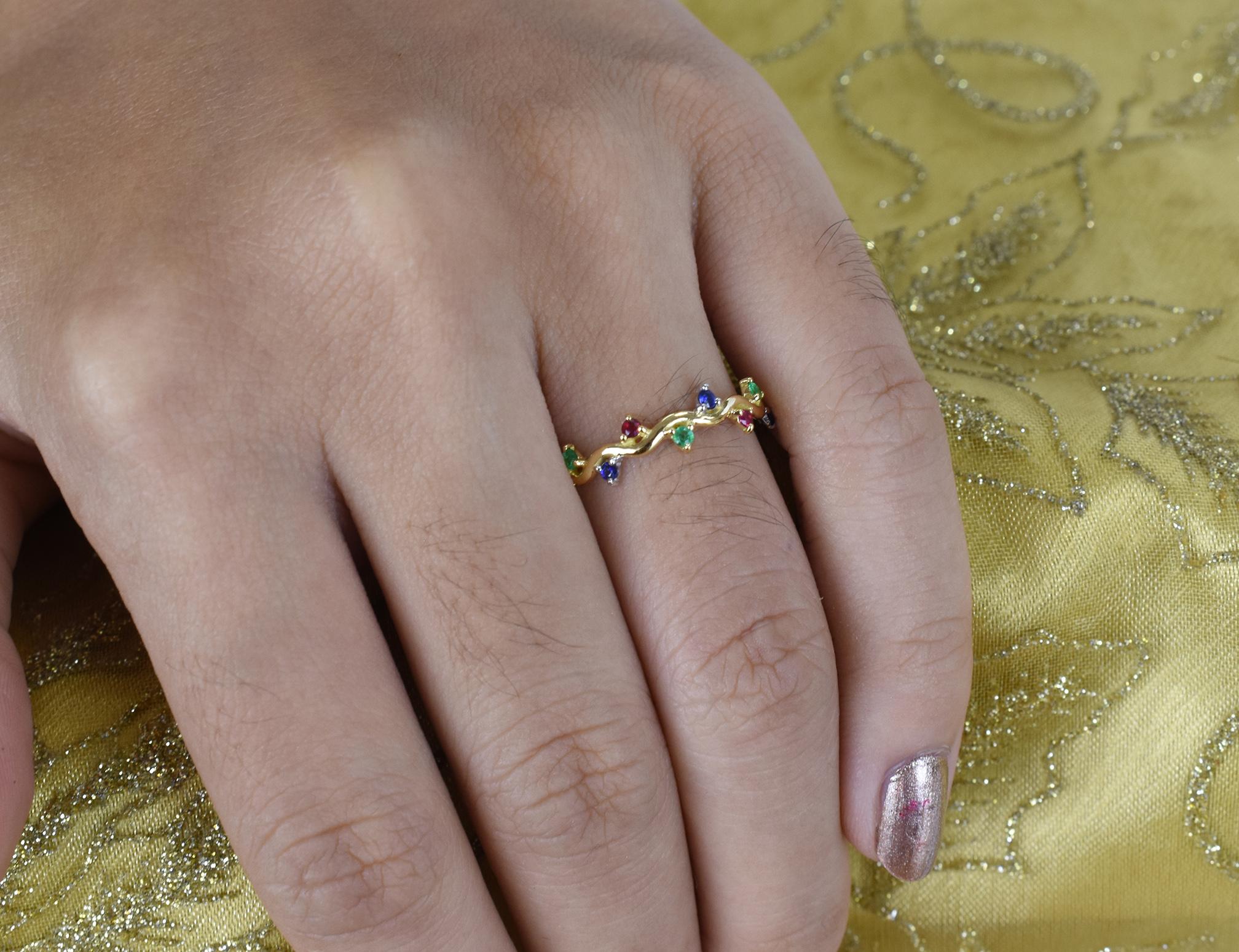 For Sale:  14k Gold 0.21 Carat Emerald Ruby And Sapphire Multi Stone Ring 6