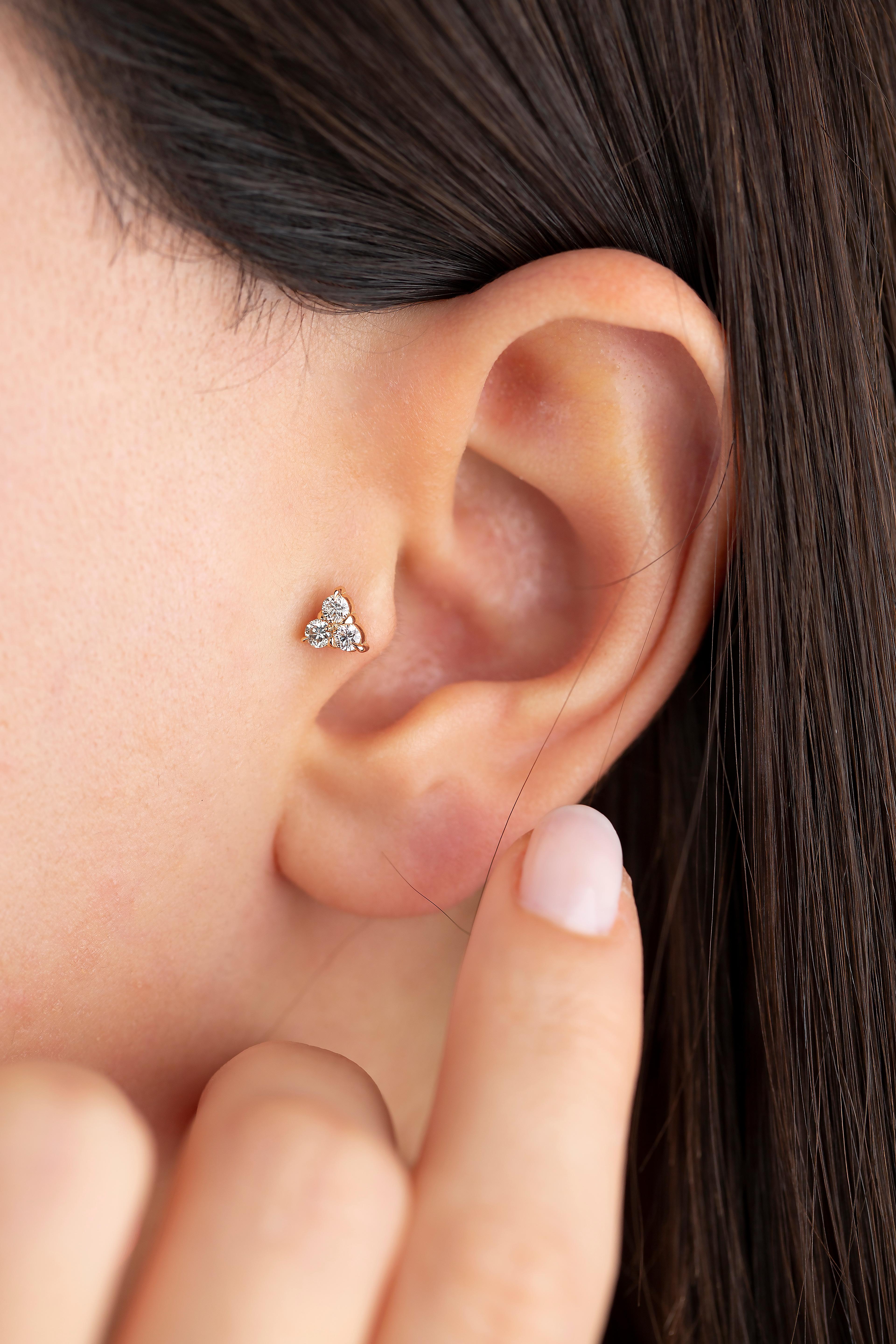 piercing en or 14K 0,21 ct Tria Diamonds, boucle d'oreille en or 0,21 ct Triple Diamonds

Vous pouvez également utiliser le piercing comme boucle d'oreille ! Ce piercing convient également pour le tragus, le nez, l'hélix, le lobe, le plat, la