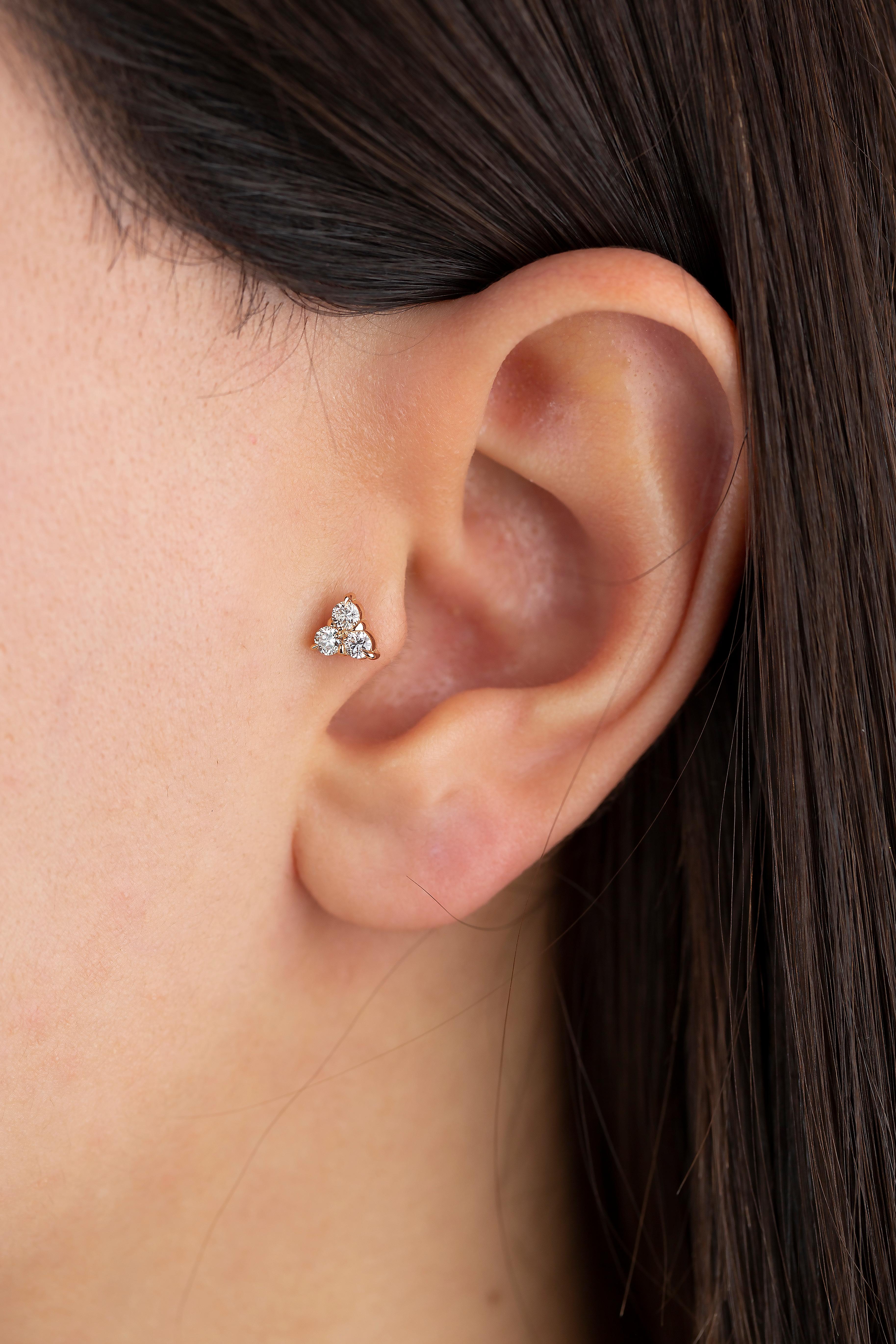 Moderne Boucles d'oreilles en or 14 carats avec trois diamants en tria de 0,21 carat, percées d'or et de 0,21 carat en vente