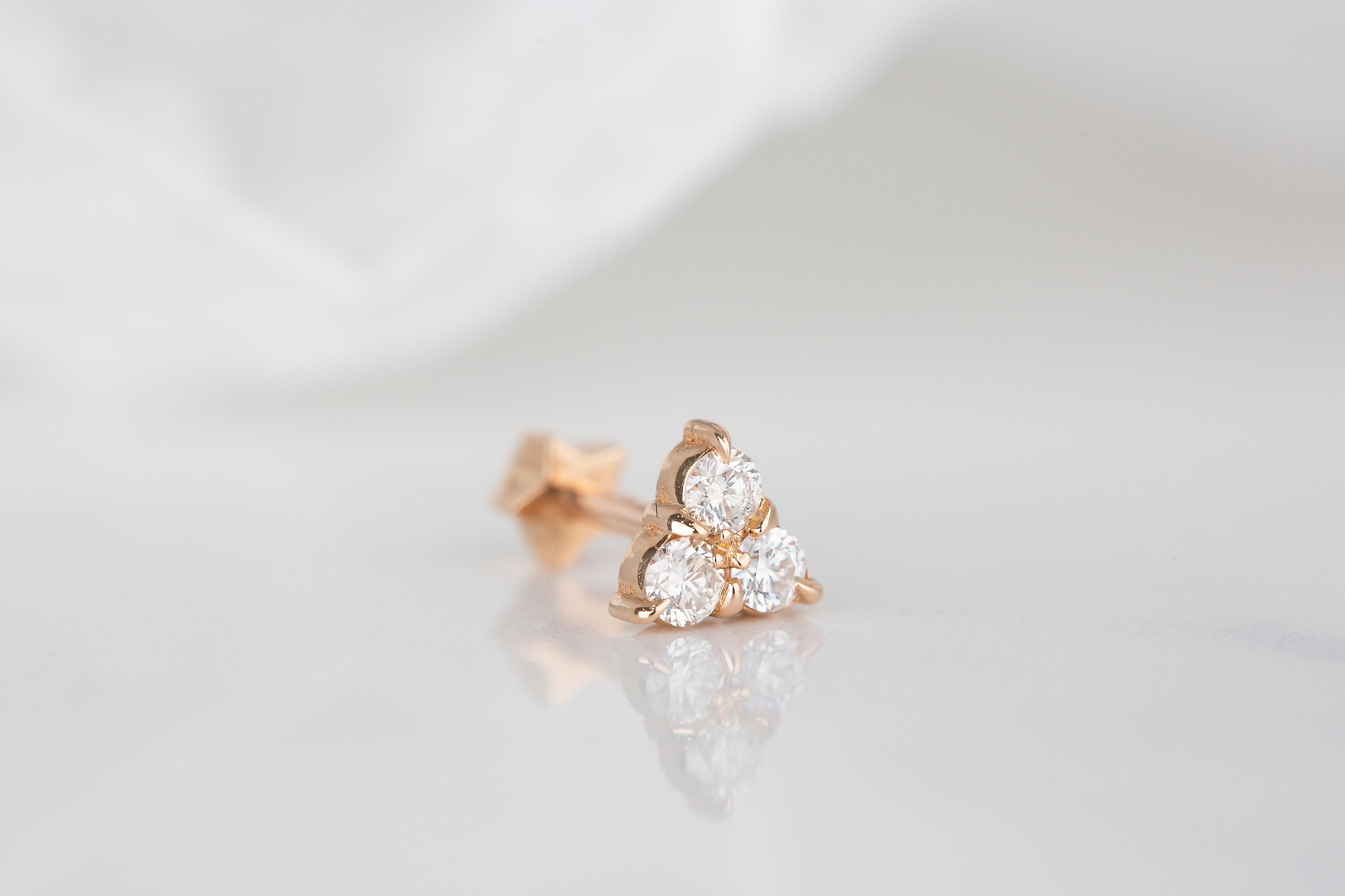 Boucles d'oreilles en or 14 carats avec trois diamants en tria de 0,21 carat, percées d'or et de 0,21 carat Pour femmes en vente