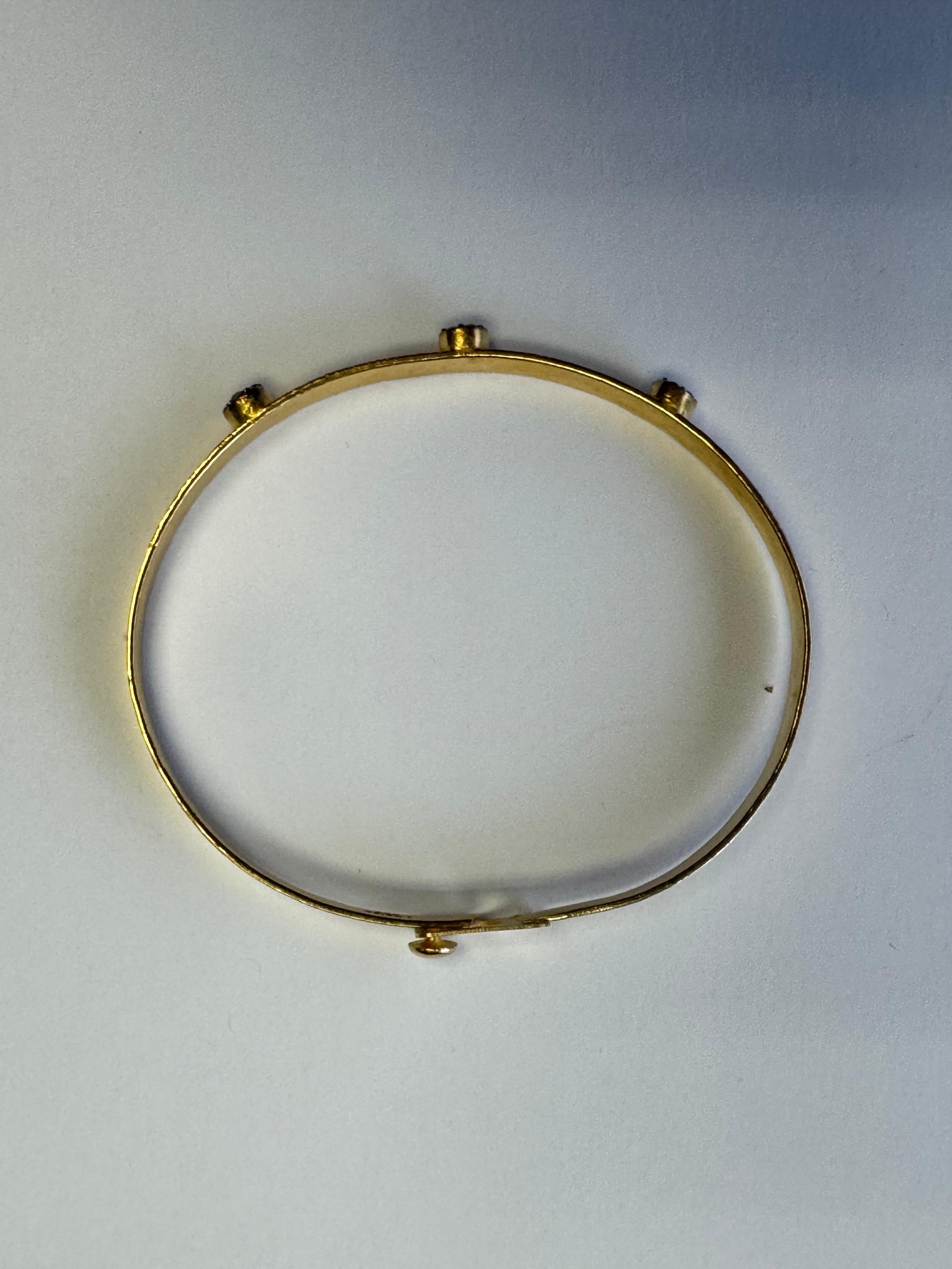 Round Cut 14K Gold 0.21 ct. tw. 4mm Hammered Bangle Bracelet For Sale