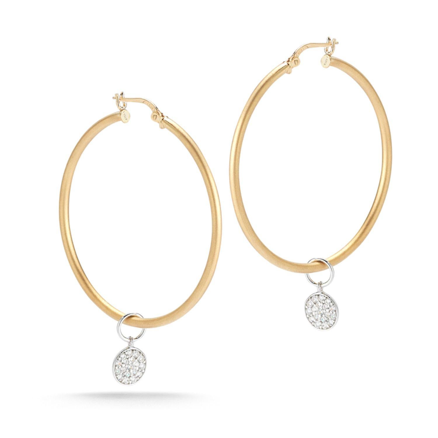 Boucles d'oreilles en or 14K 0.22 ct. tw. 25mm avec charms de diamants en suspension Neuf - En vente à Great Neck, NY