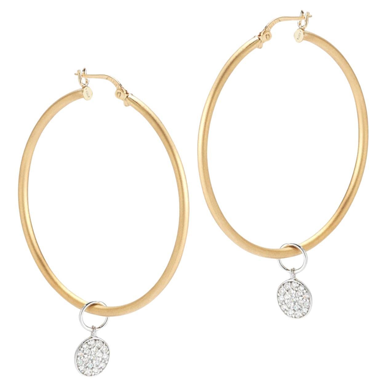 Boucles d
oreilles en or 14K 0.22 ct. tw. 25mm avec charms de diamants en suspension en vente