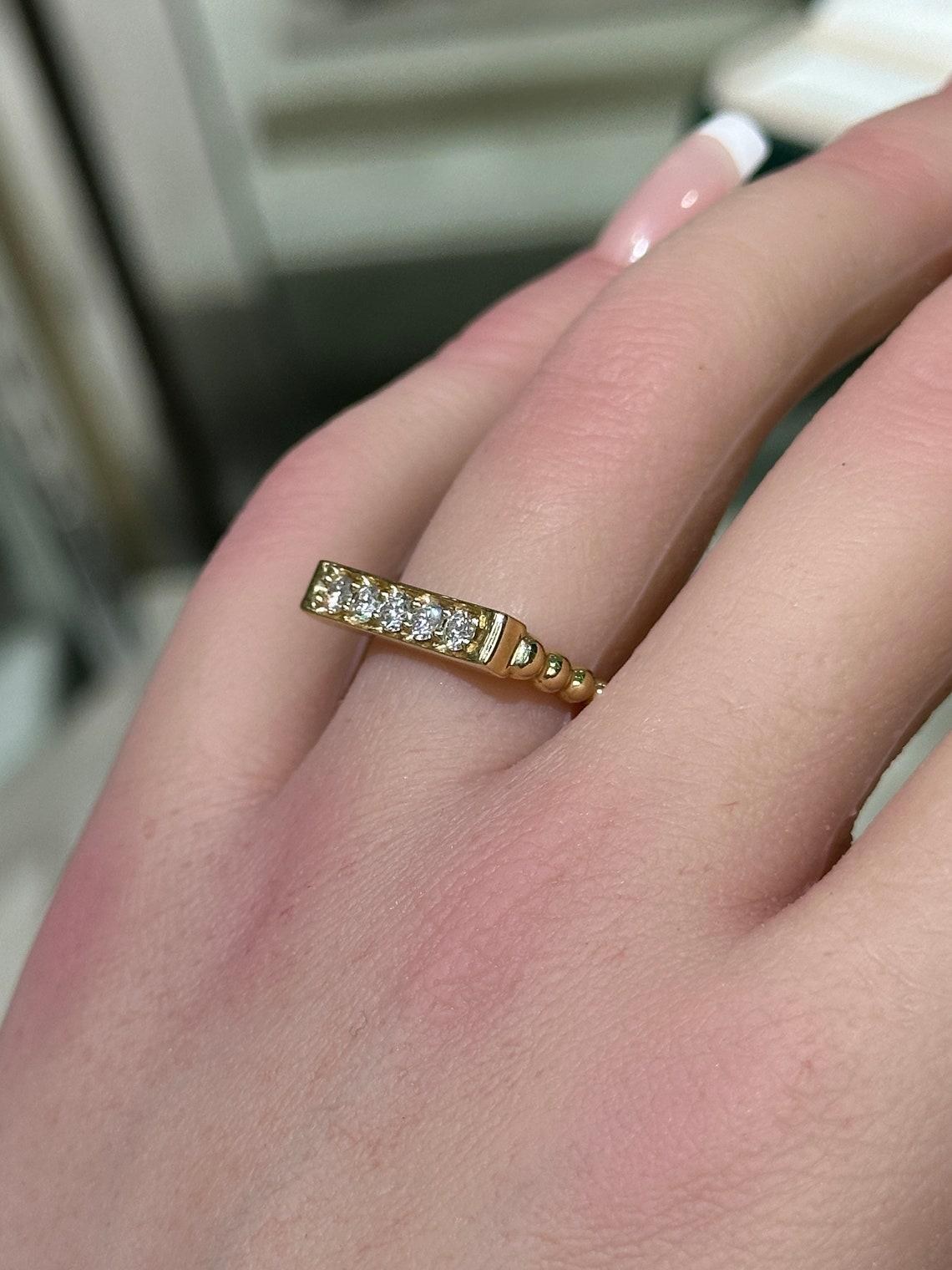 14K Gold 0,25tcw Rundschliff Diamant Bar-Ring Perlen Shank Stapelring im Zustand „Neu“ im Angebot in Jupiter, FL