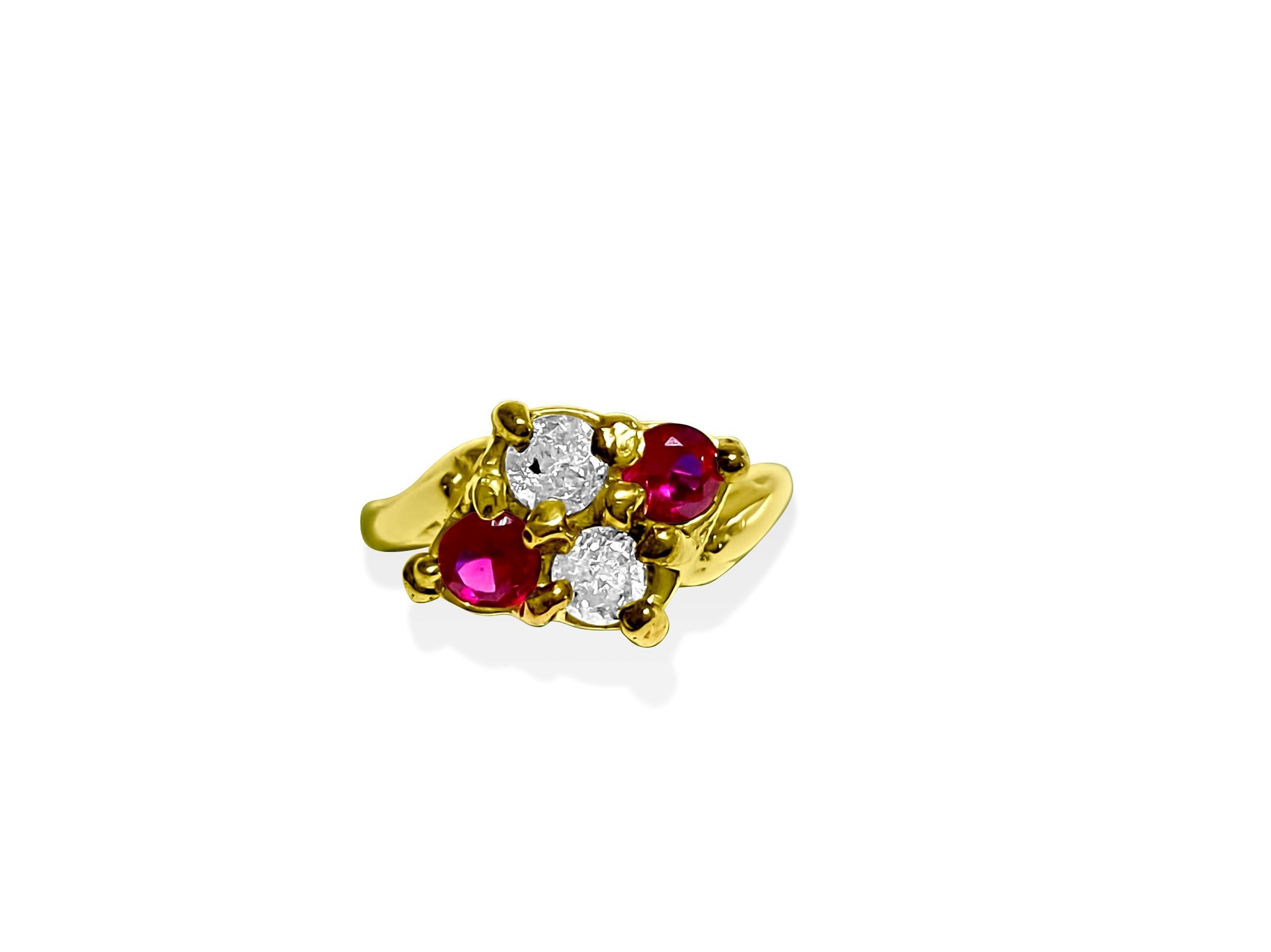 Dieser Vintage-Damenring aus 14-karätigem Gelbgold mit einem fesselnden Burma-Rubin von 0,20 Karat und runden Diamanten im Brillantschliff von 0,20 Karat steht für zeitlose Eleganz. Der Rubin mit seiner bluttaubenfarbenen Färbung und die Diamanten