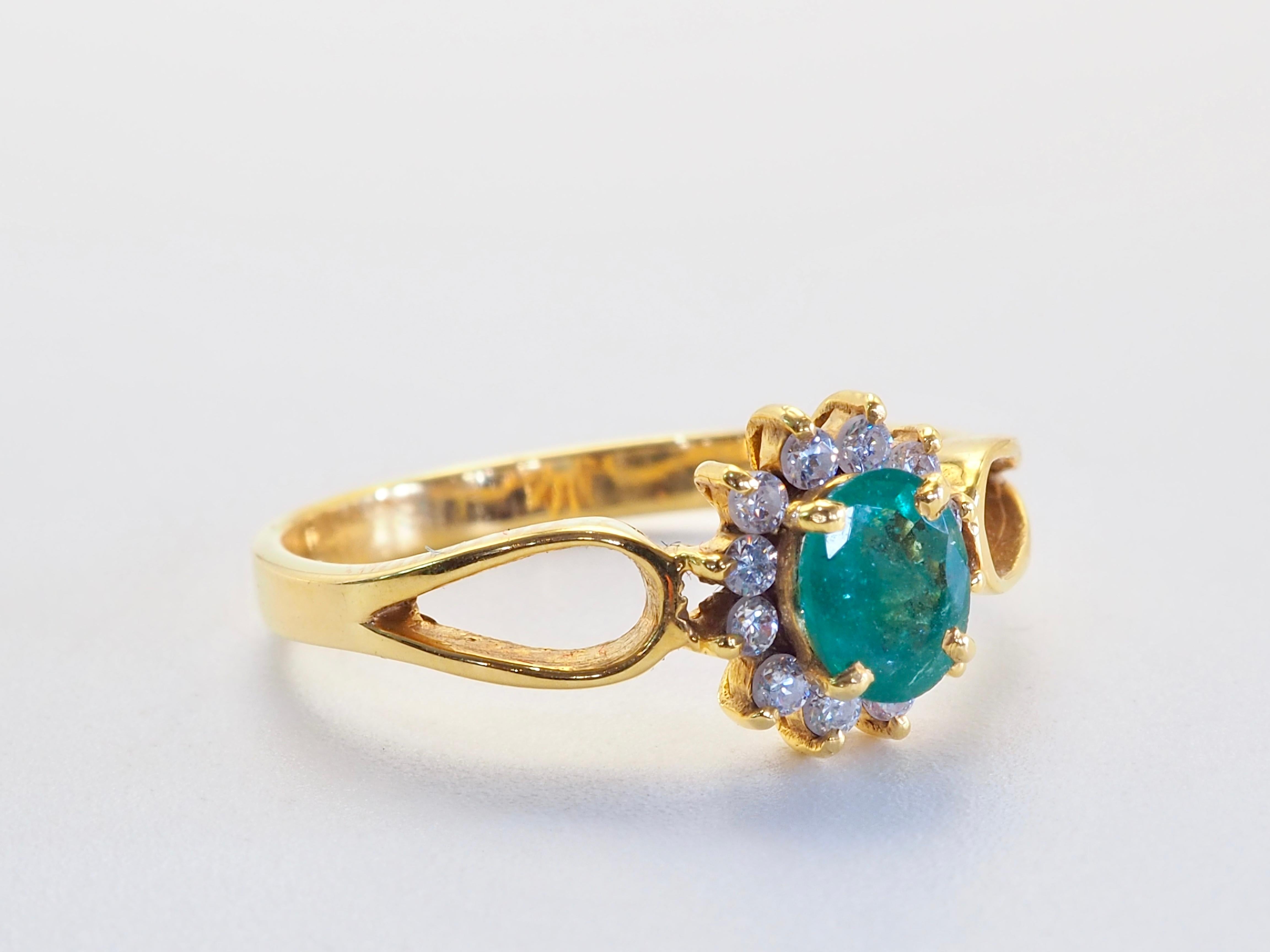 14K Gold 0.40ct Oval Emerald & Brilliant White Quartz Ring im Zustand „Neu“ im Angebot in เกาะสมุย, TH