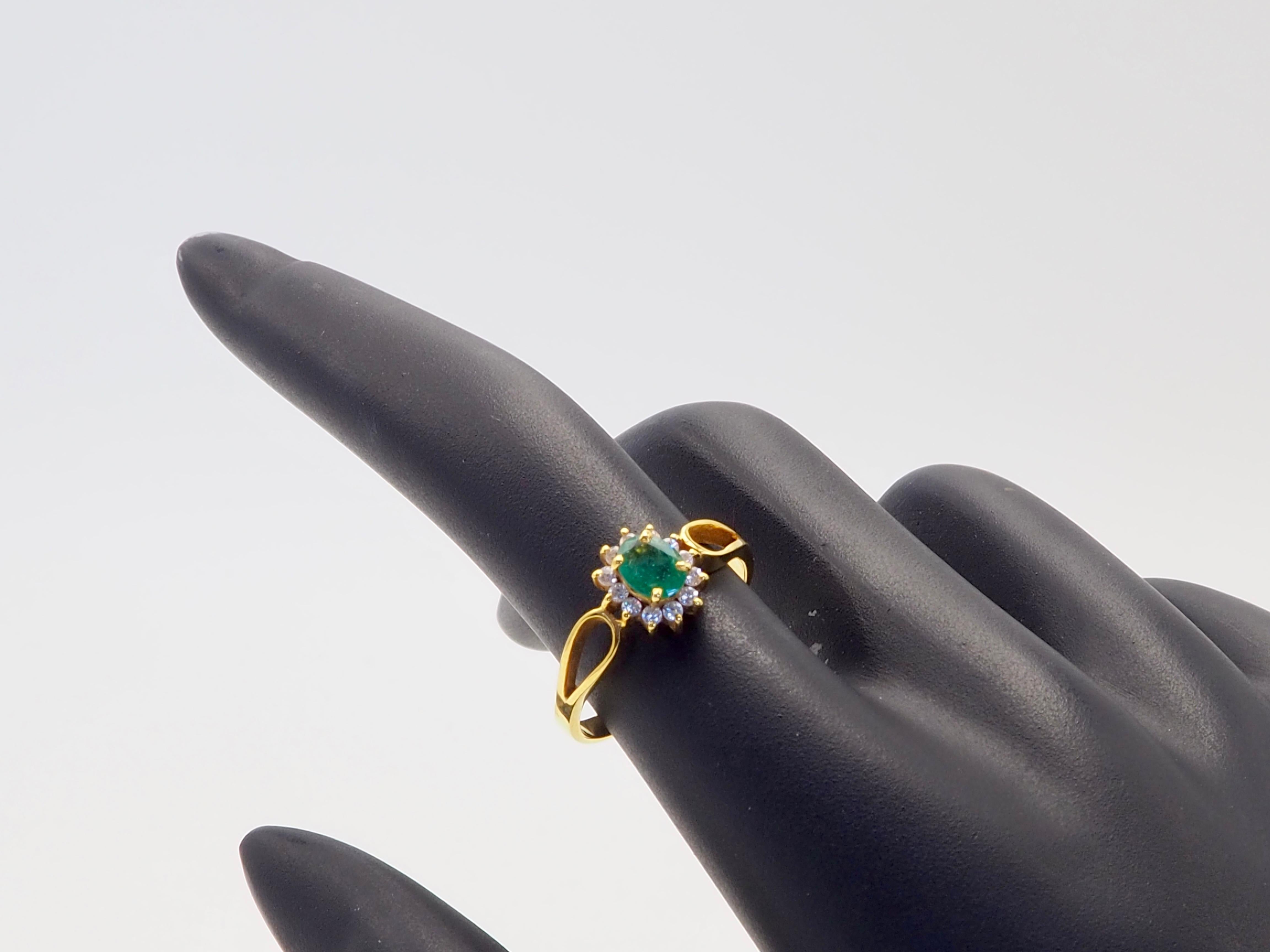 14K Gold 0.40ct Oval Emerald & Brilliant White Quartz Ring im Angebot 1