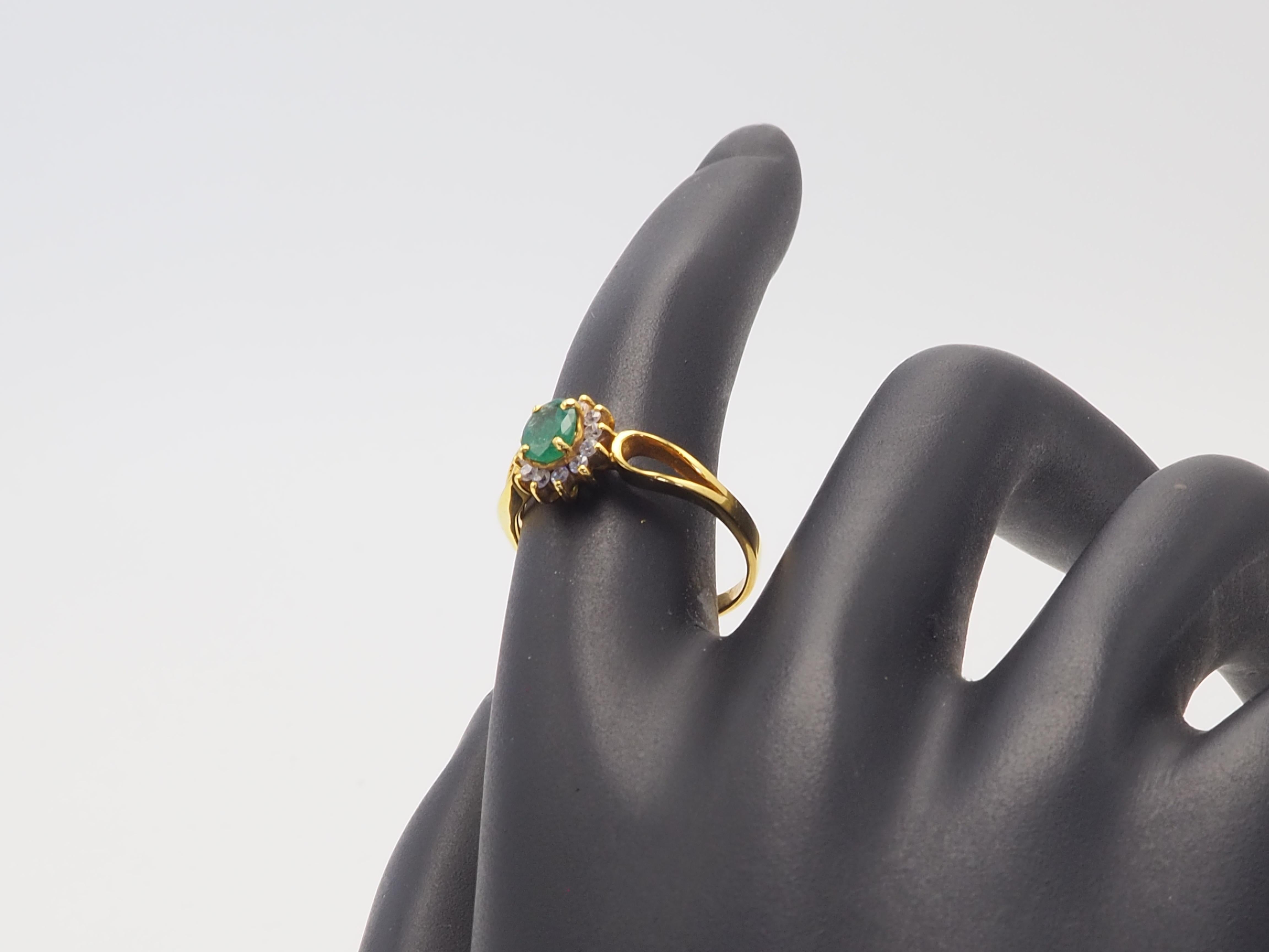 14K Gold 0.40ct Oval Emerald & Brilliant White Quartz Ring im Angebot 2