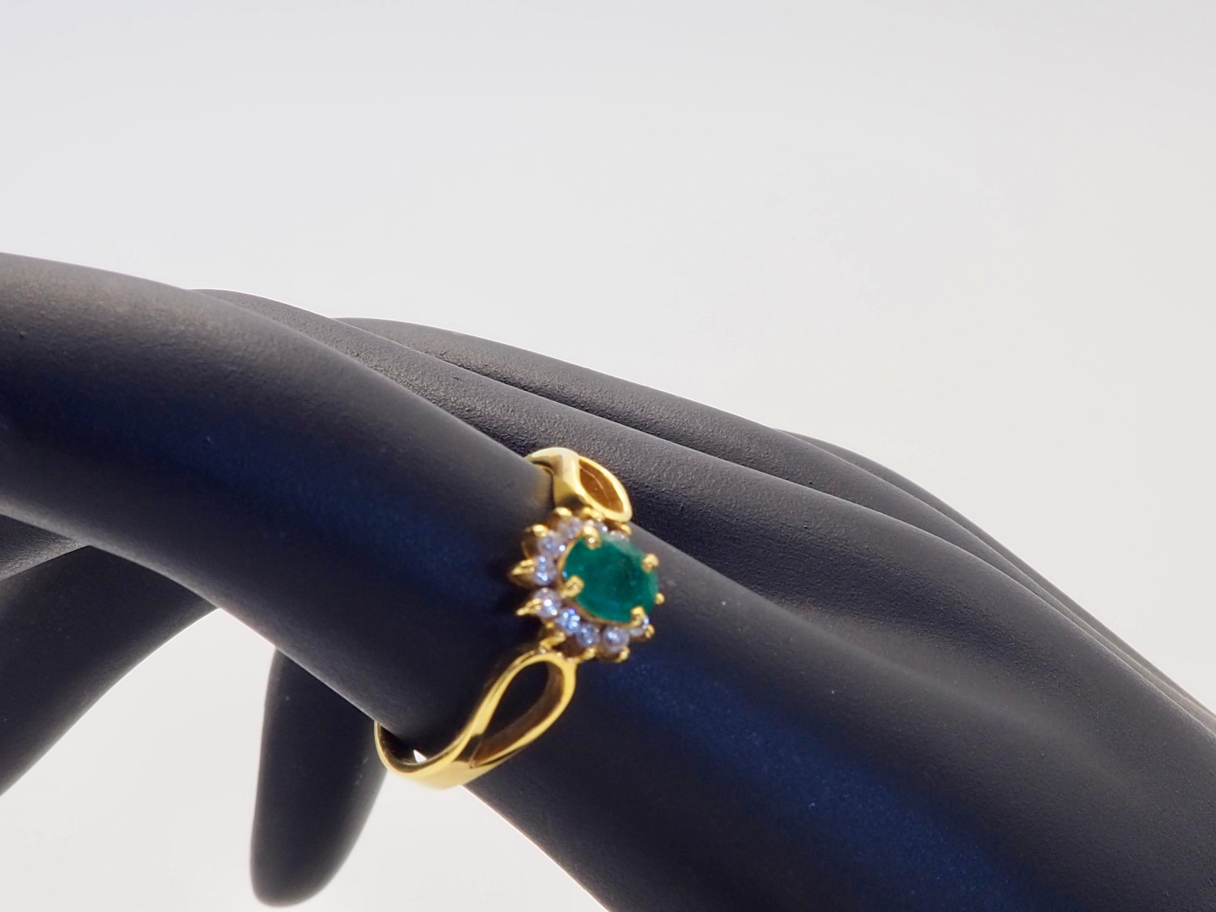 14K Gold 0.40ct Oval Emerald & Brilliant White Quartz Ring im Angebot 3