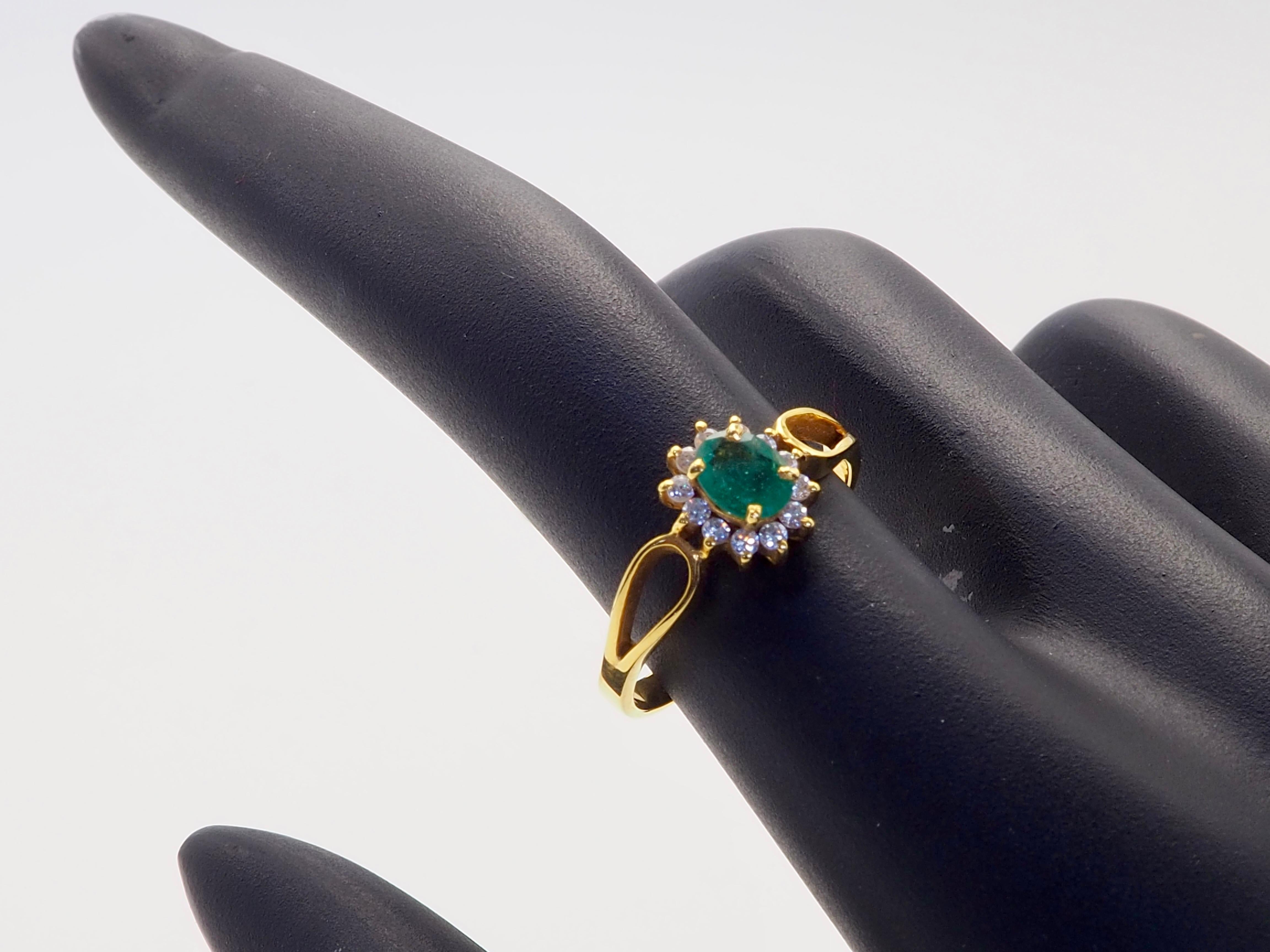 14K Gold 0.40ct Oval Emerald & Brilliant White Quartz Ring im Angebot 4