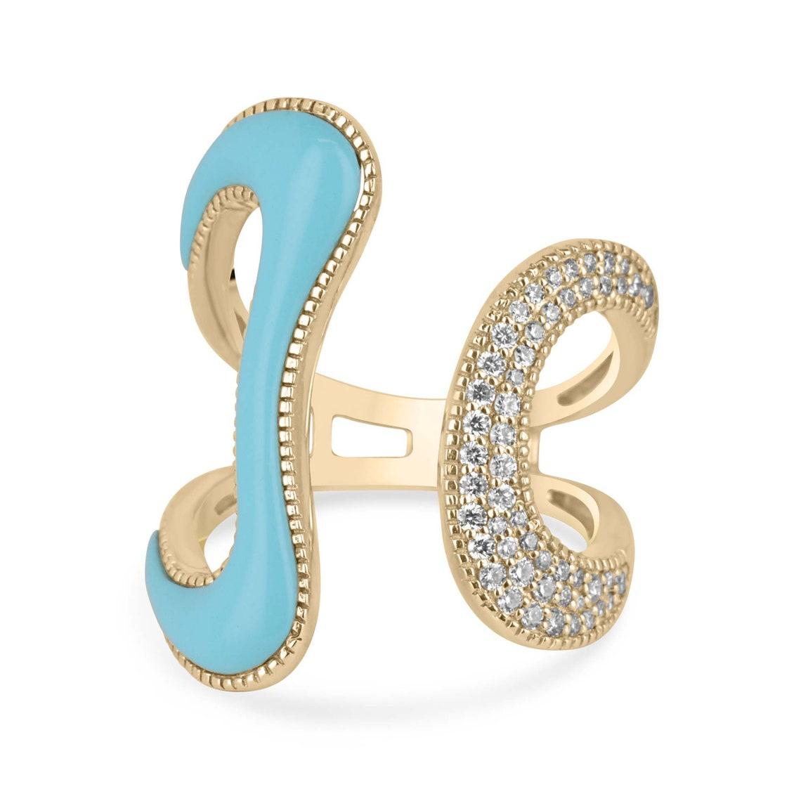 Bague en or 14 carats sertie d'un diamant taille ronde de 0,40 carat et d'une turquoise de forme irrégulière en vente