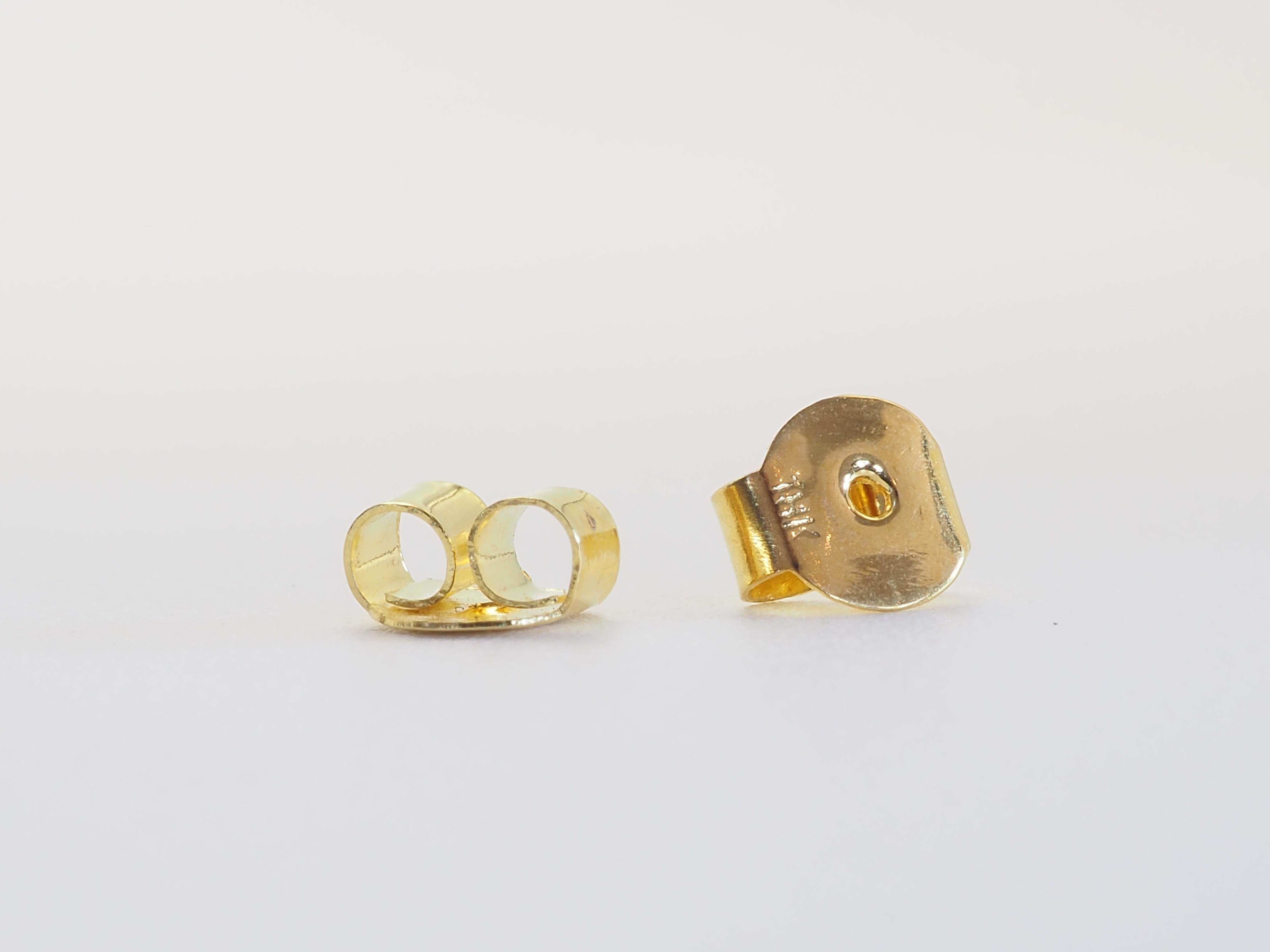 da uomo o donna Orecchini con castone fine in oro 14K con smeraldo rotondo da 0,40 carati in vendita