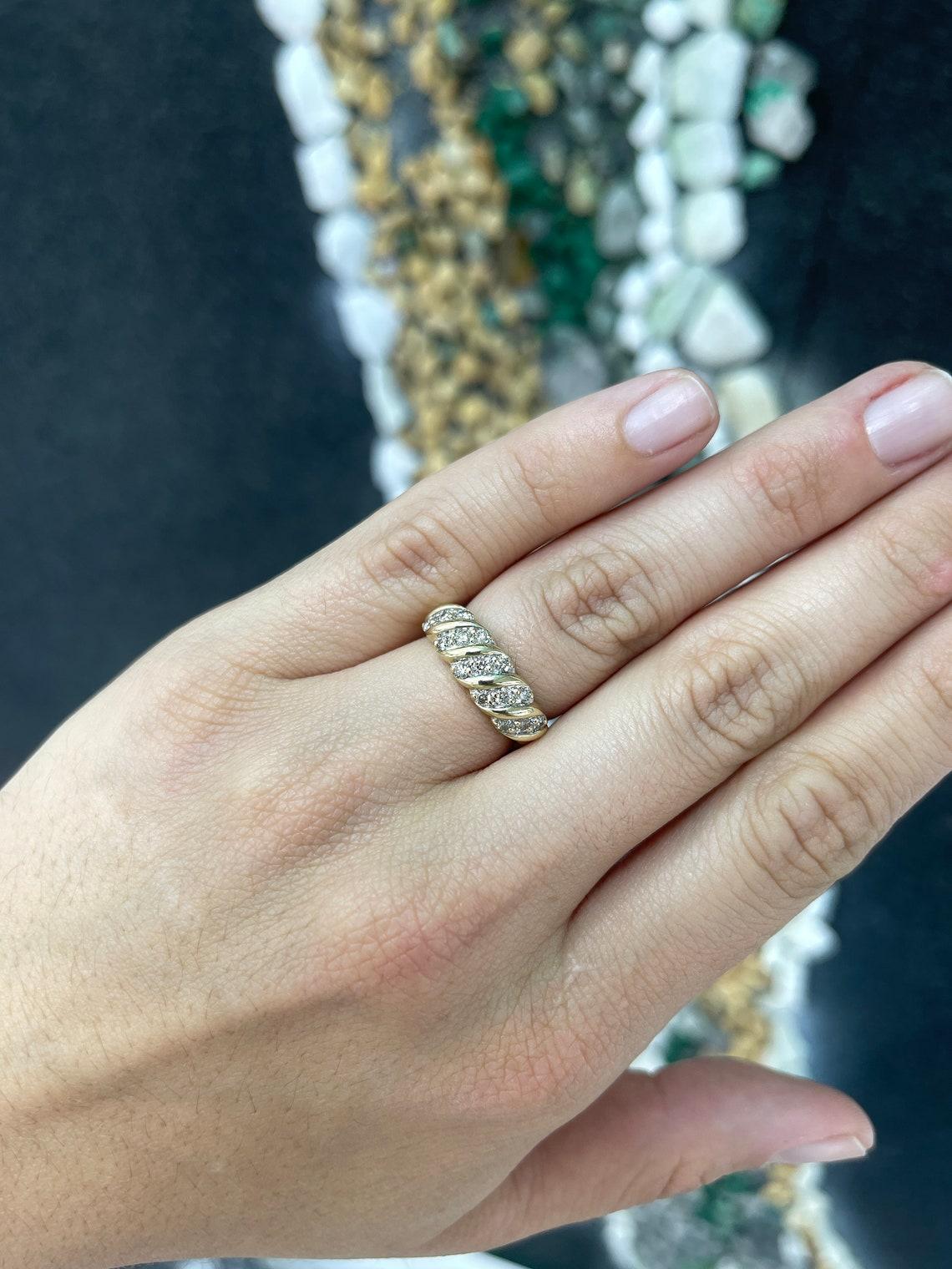 Art Déco Anello a fascia con diamanti taglio rotondo in oro 14K da 0,45tcw, anello impilabile antico di fantasia in vendita
