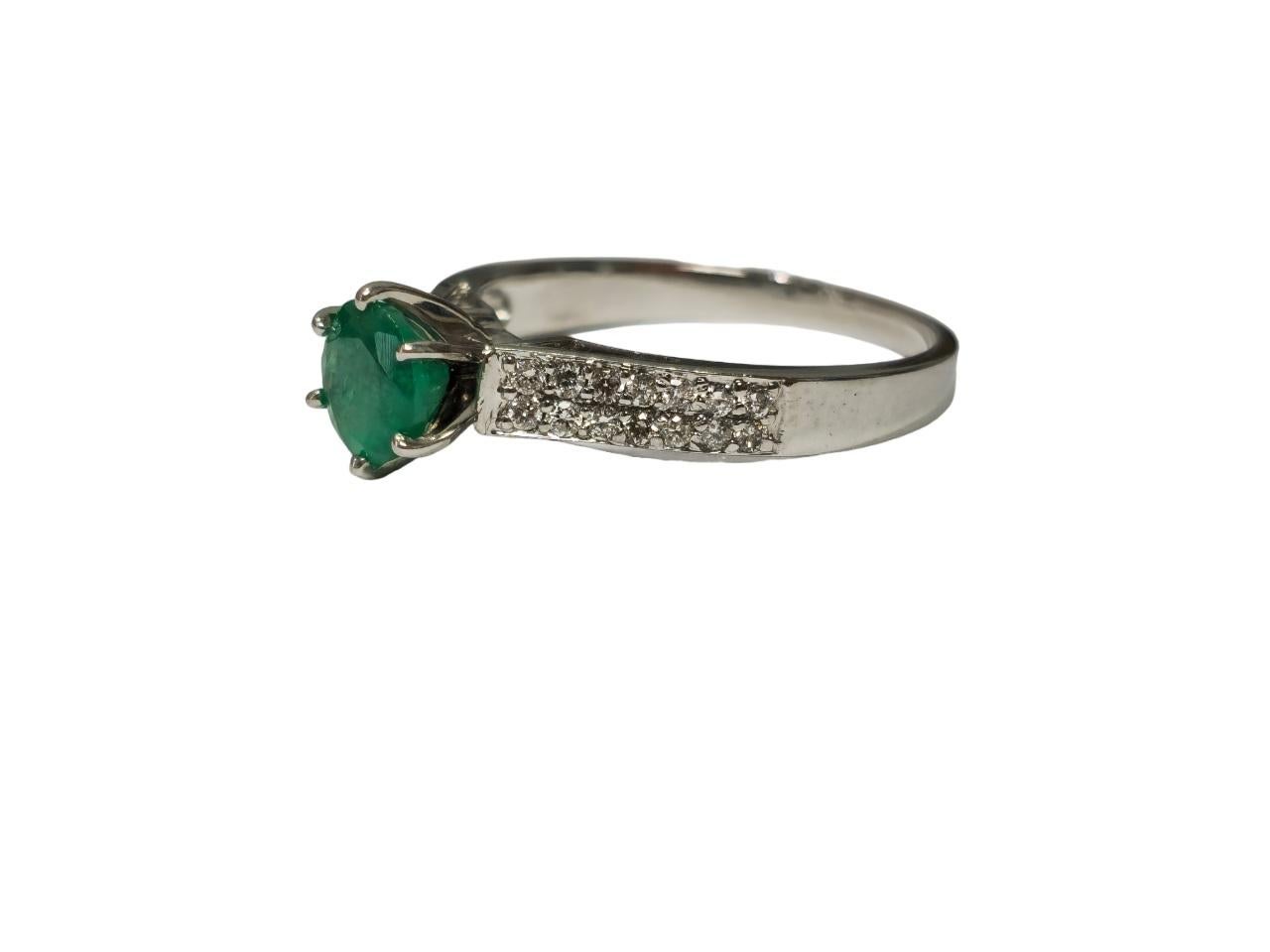 Bague en or 14 carats, émeraude de Colombie 0,50 carat et diamants Excellent état - En vente à Miami, FL