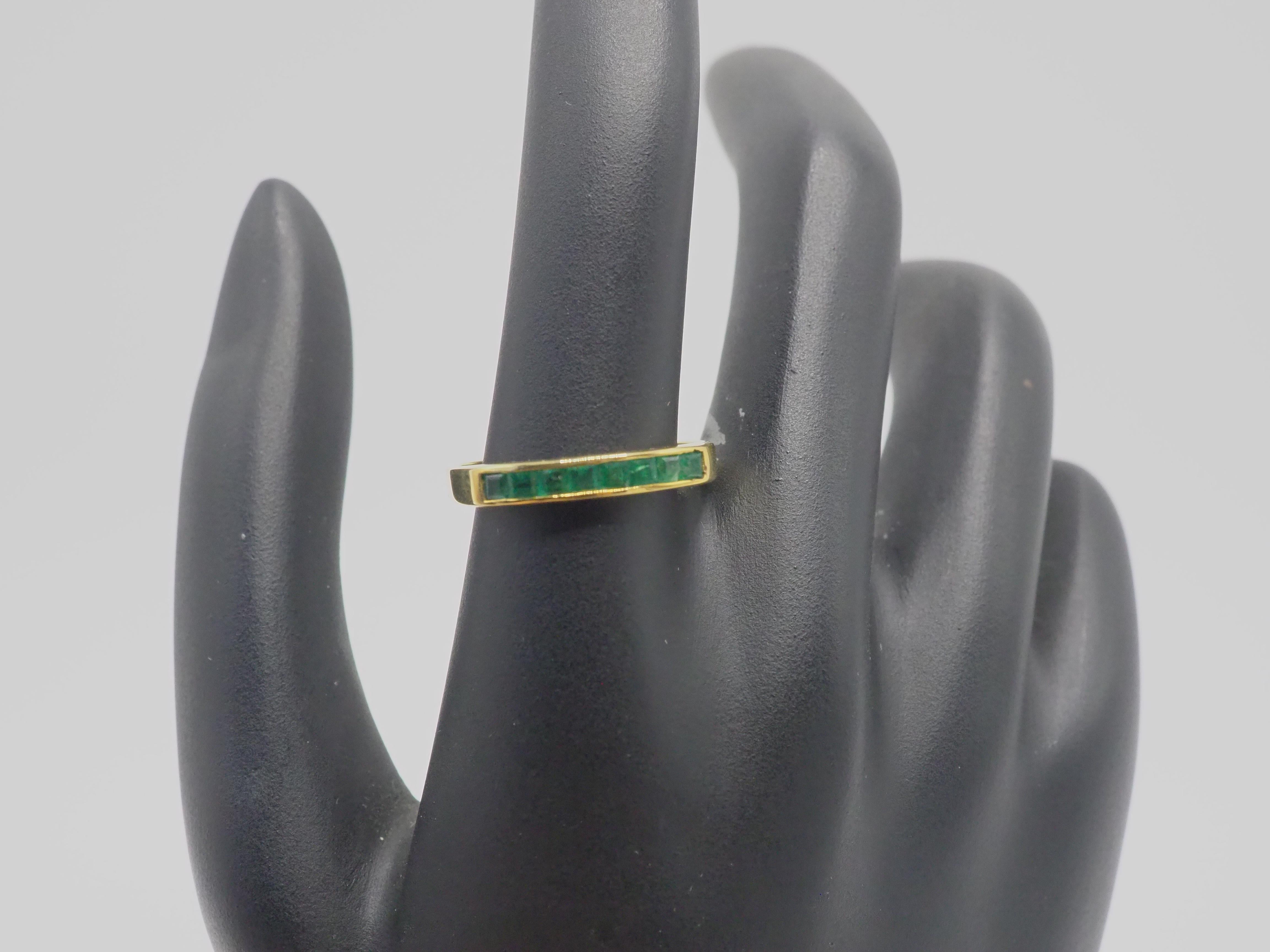 14K Gold 0.74ct Squared Emerald Band Ring For Sale 1
