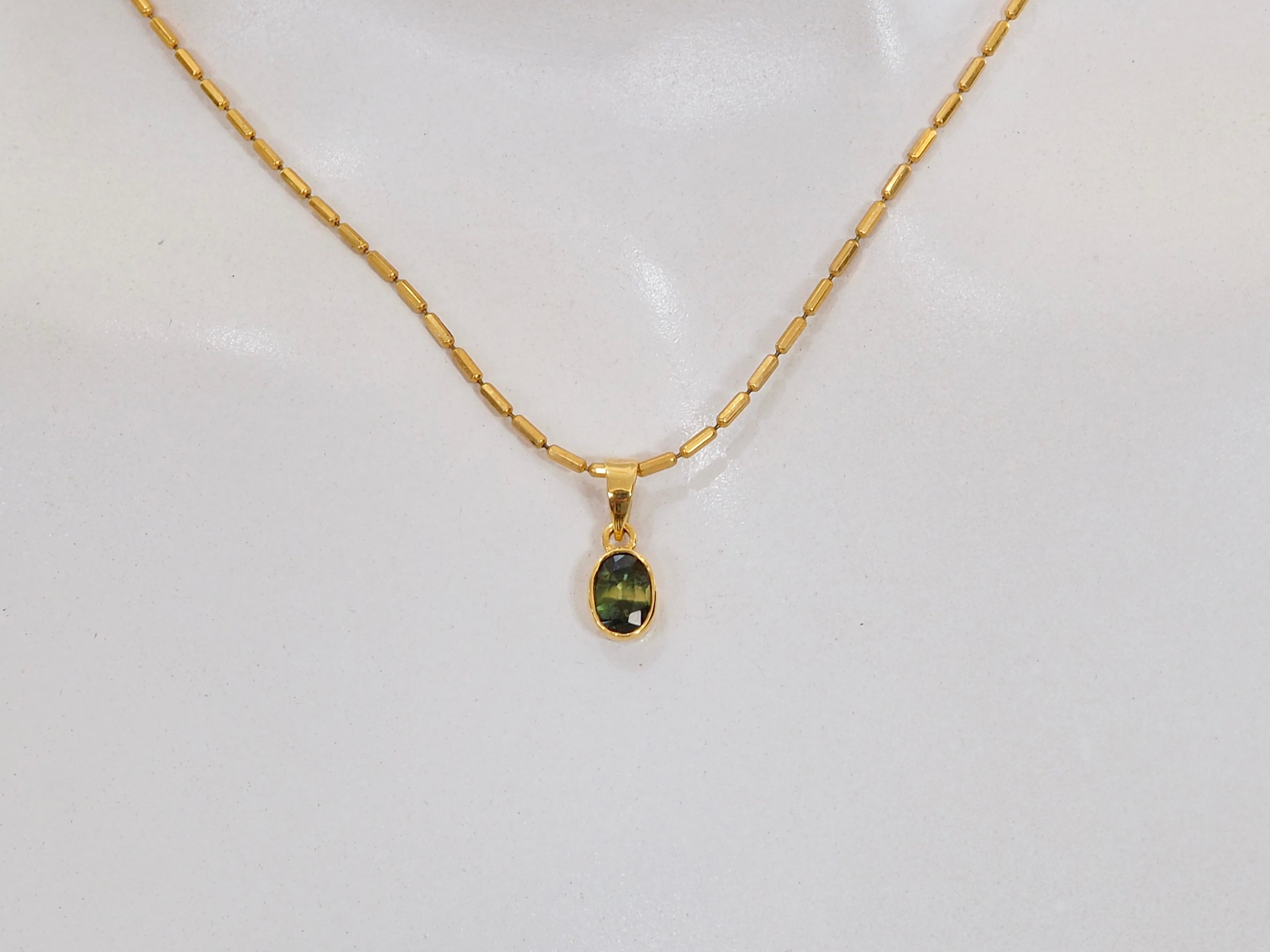 da uomo o donna Ciondolo con castone di zaffiro verde giallastro in oro 14K da 0,80ct Bi-Color in vendita