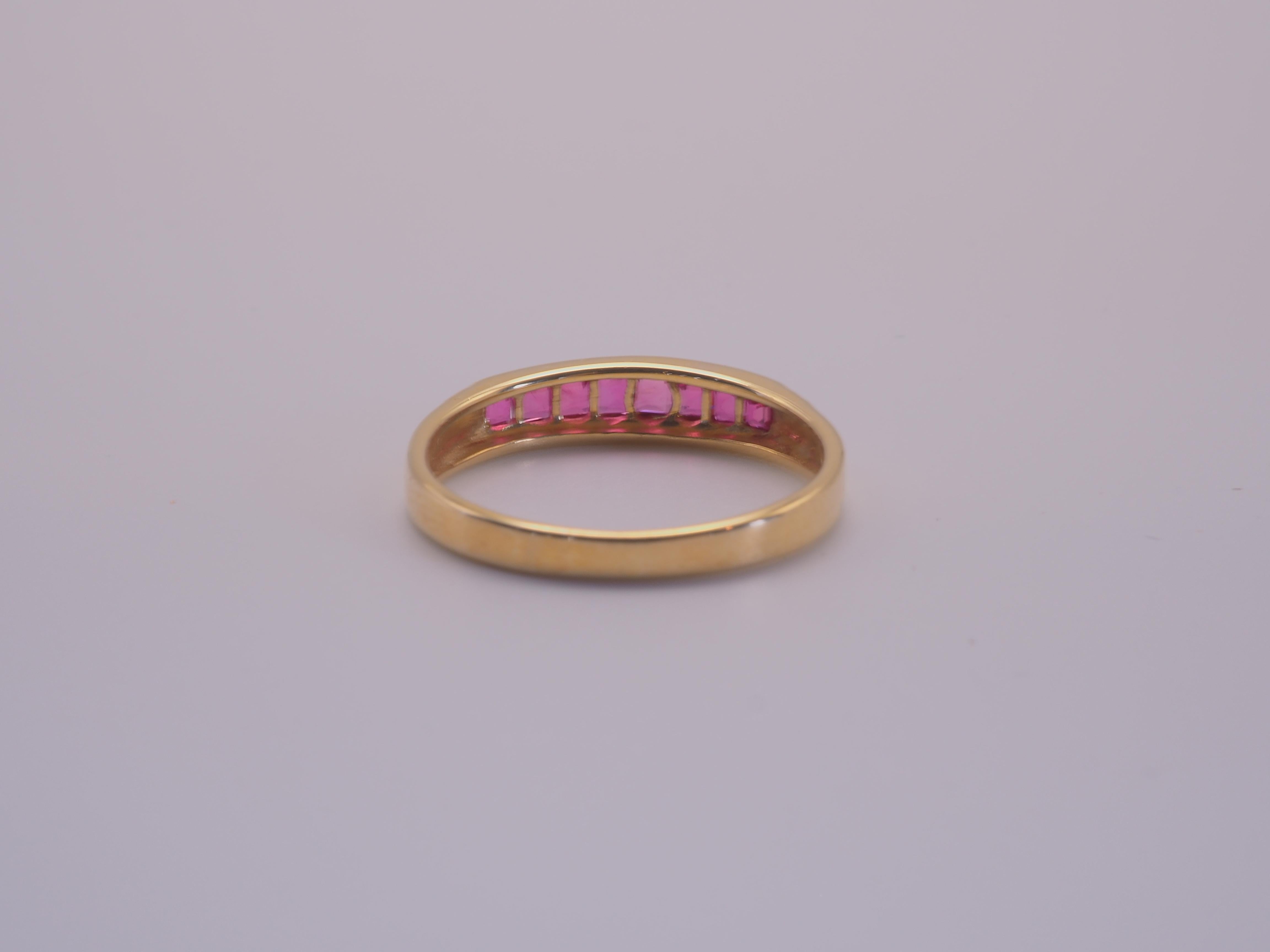14K Gold 0.80ct Squared Ruby Vintage Band Ring In Excellent Condition For Sale In เกาะสมุย, TH