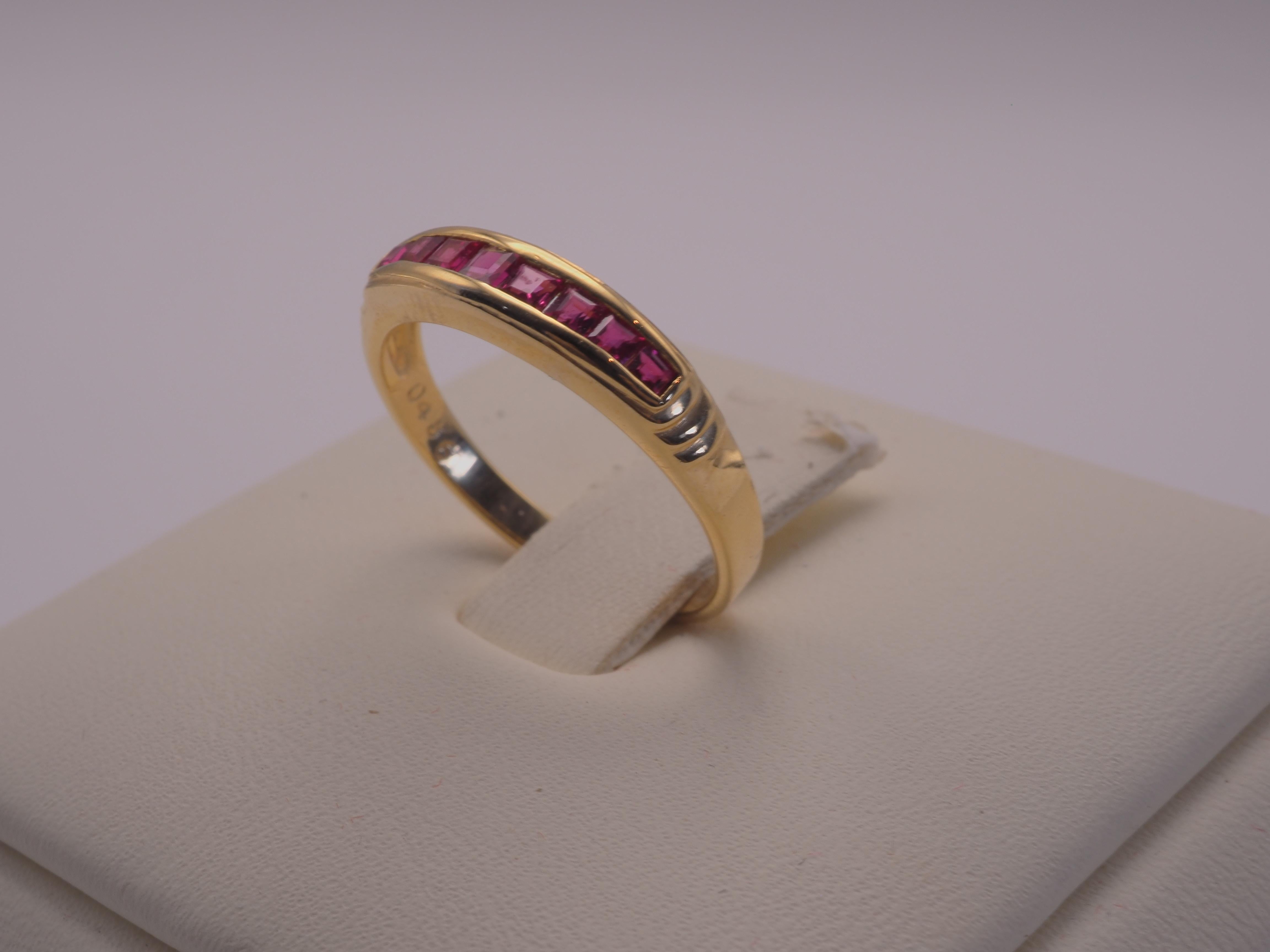 Women's or Men's 14K Gold 0.80ct Squared Ruby Vintage Band Ring For Sale