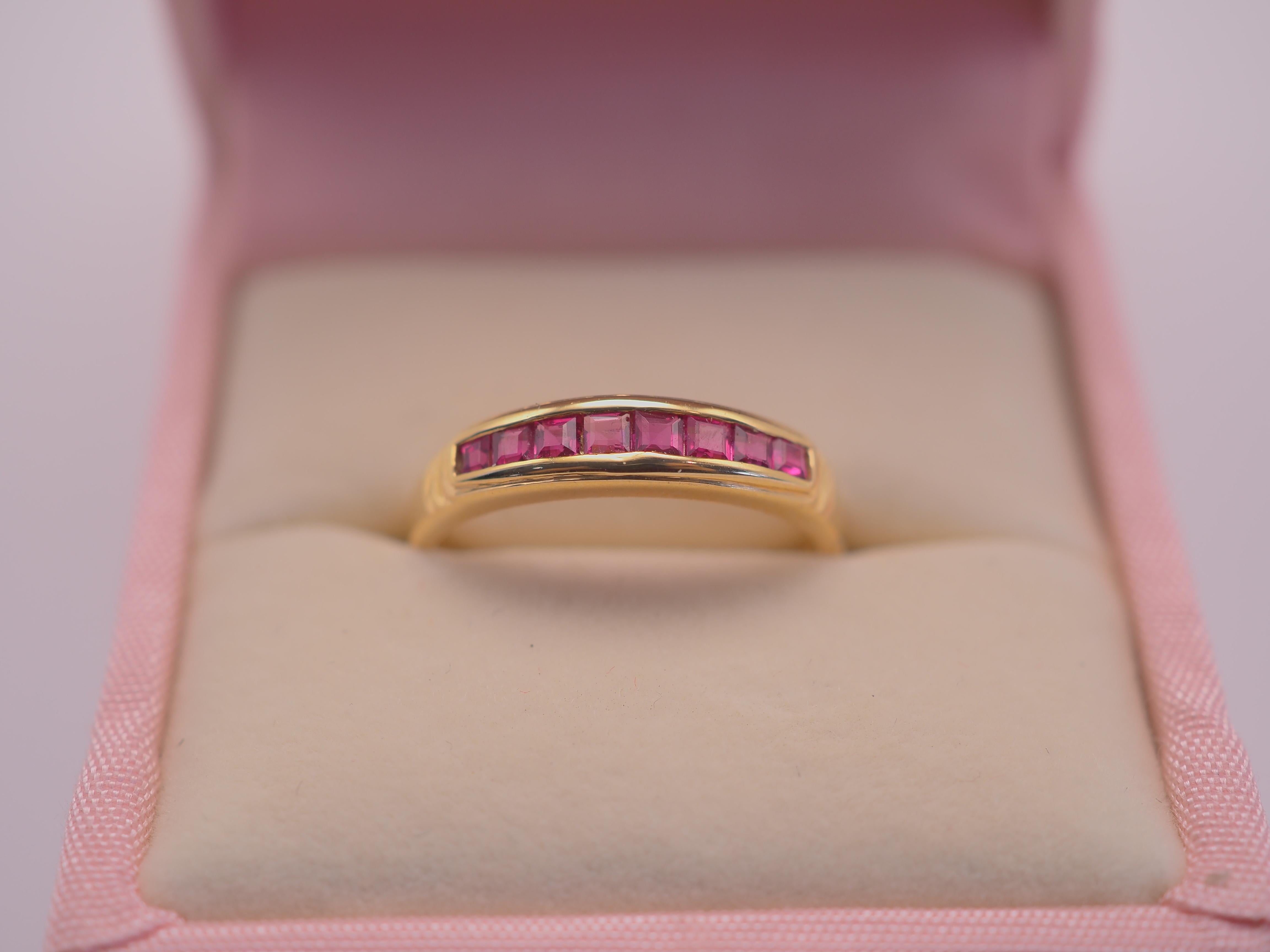 14K Gold 0.80ct Squared Ruby Vintage Band Ring For Sale 3