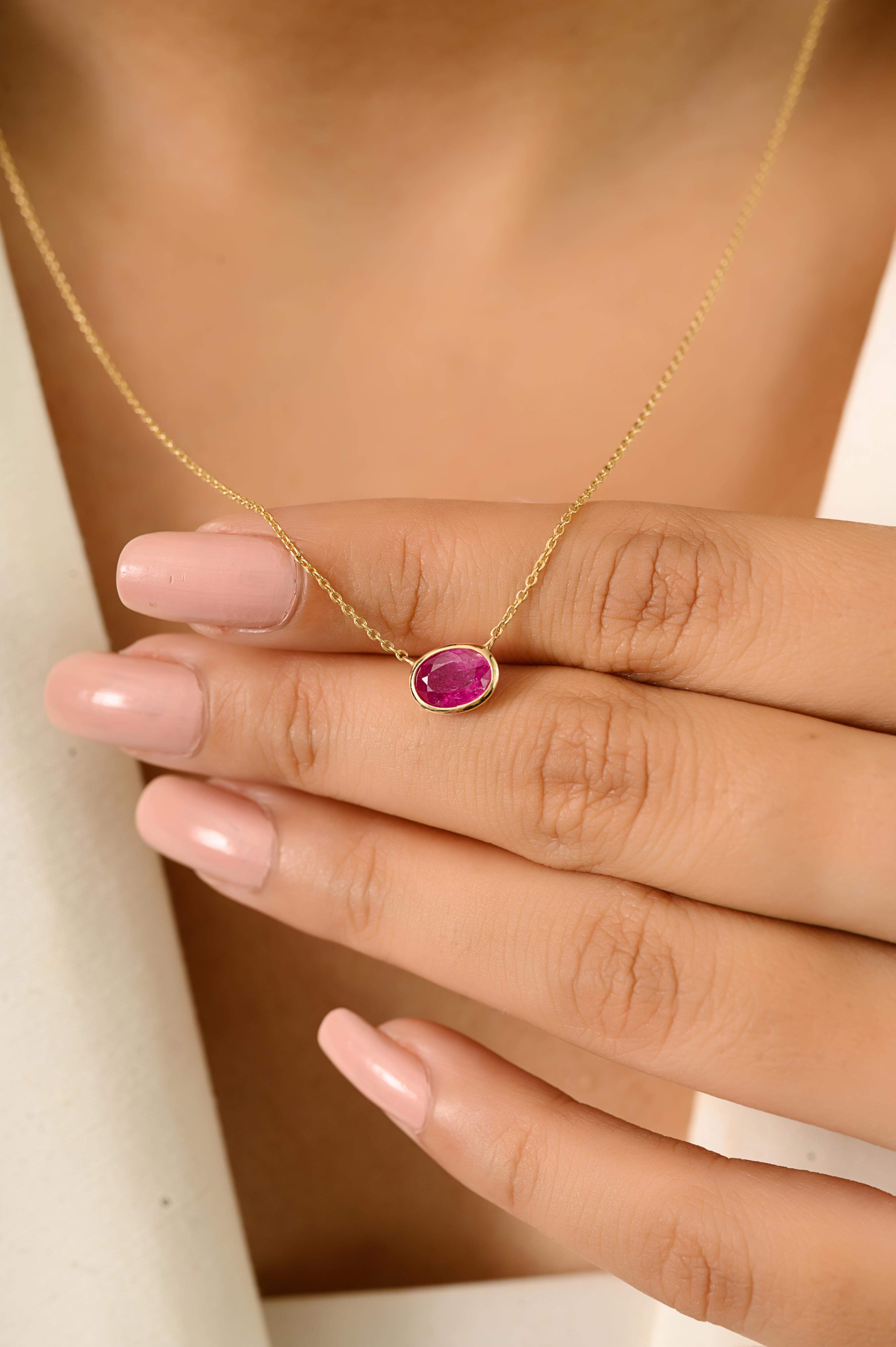Collana con ciondolo solitario di rubino taglio ovale in oro 14k, pietra di nascita minima di luglio in vendita 4