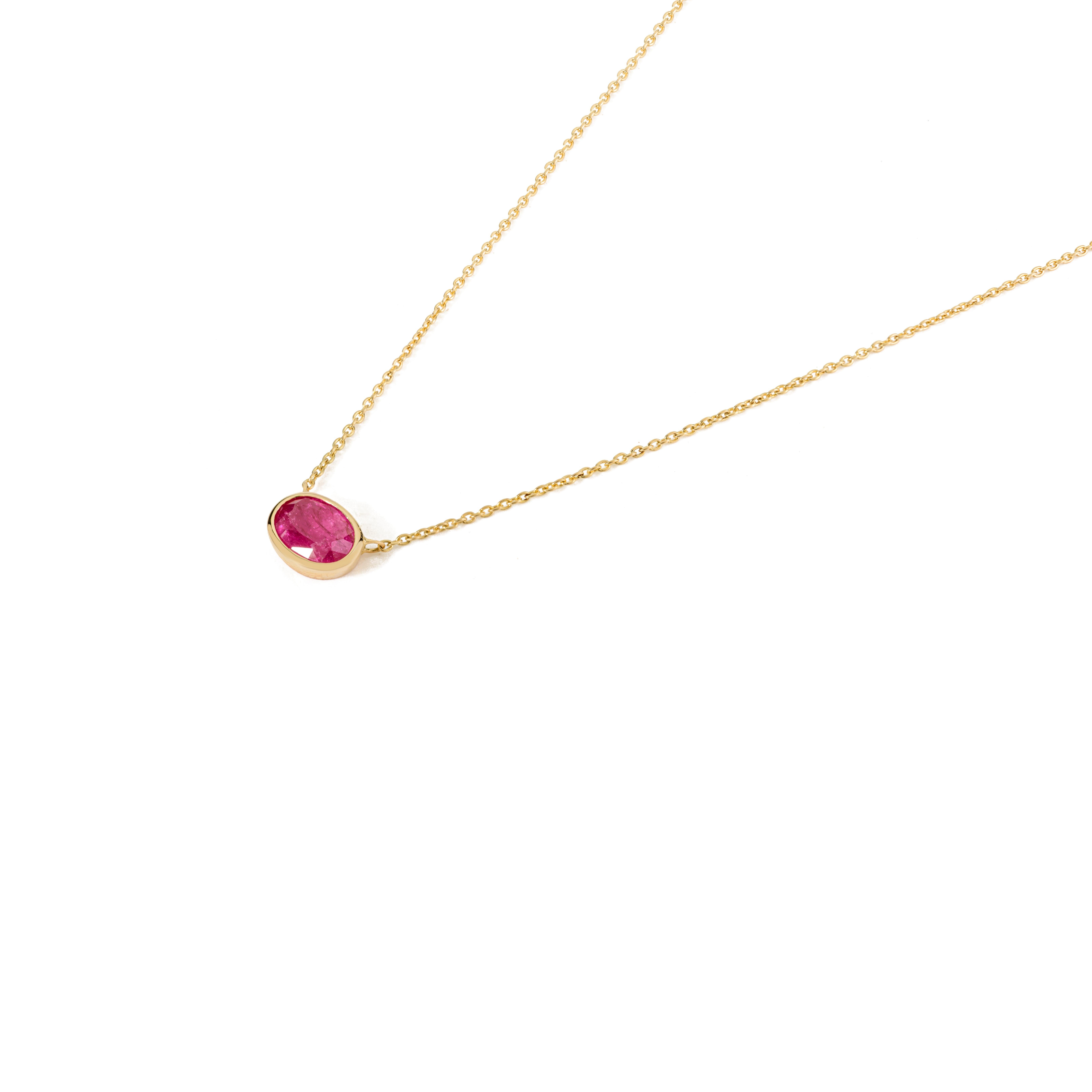 Collana con ciondolo solitario di rubino taglio ovale in oro 14k, pietra di nascita minima di luglio In condizioni Nuovo in vendita a New York, NY